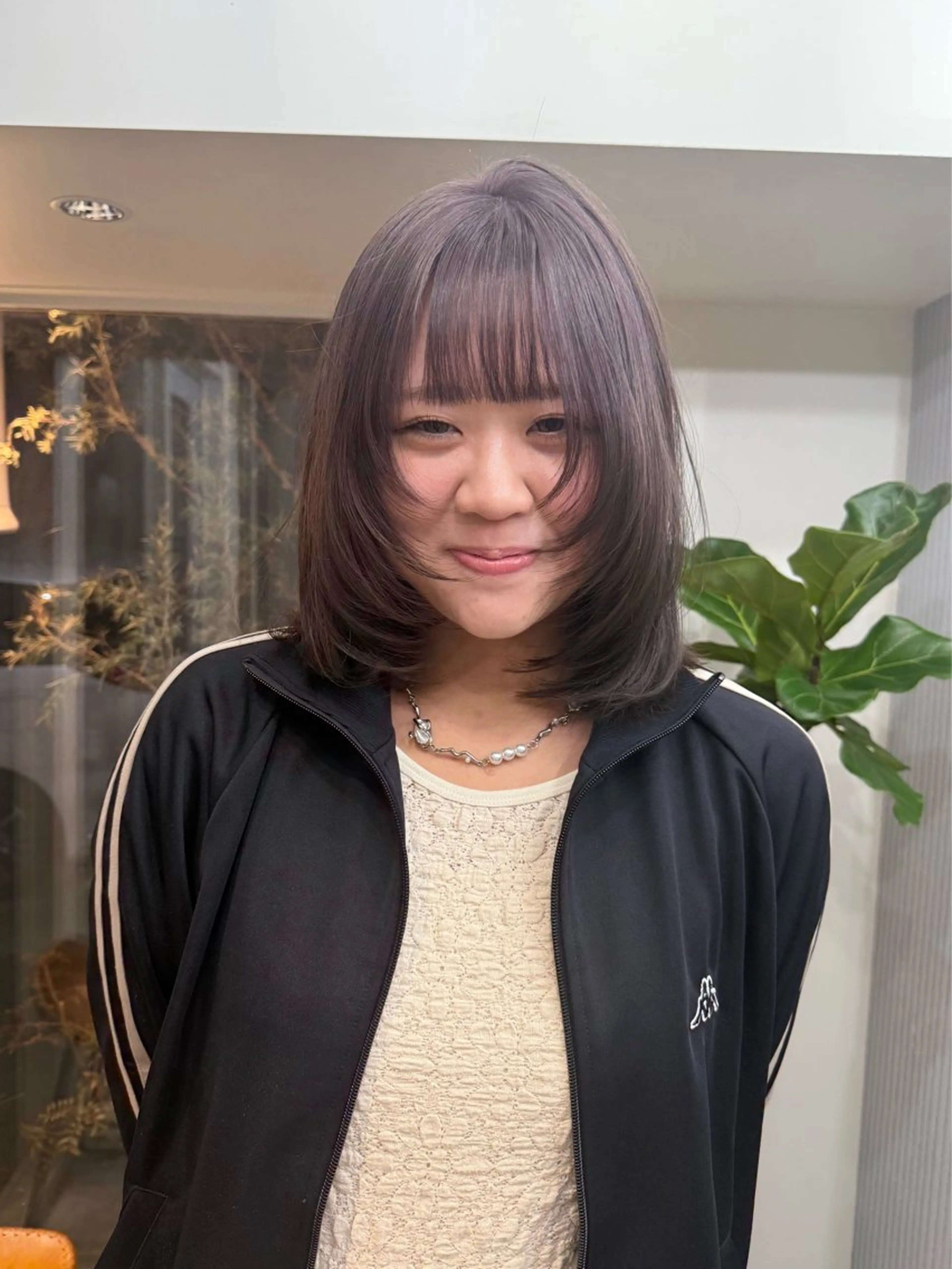 ミディアム カラー ミルクティー× グレージュMOMOのヘアスタイル