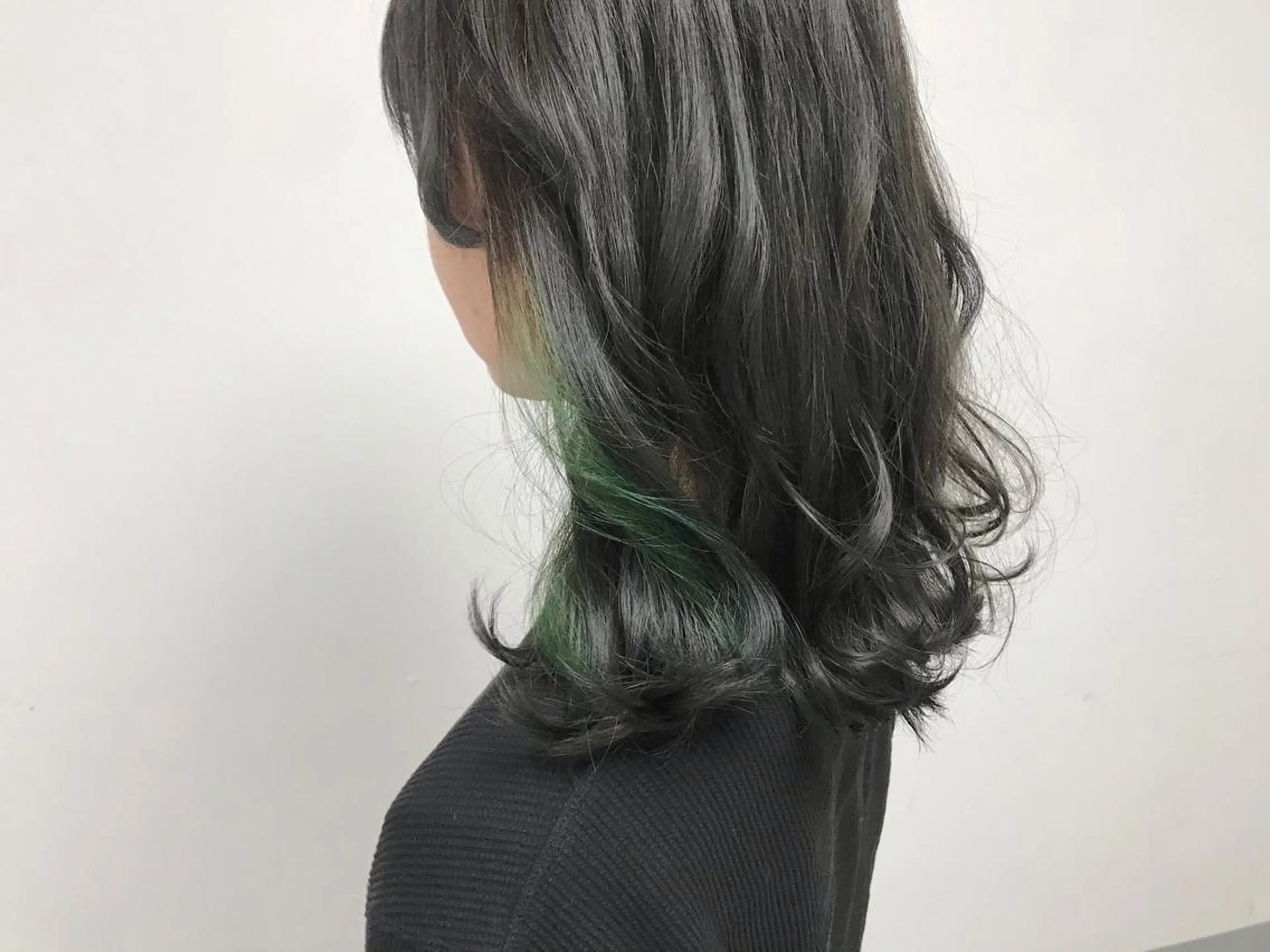 セミロング カラー インナーカラー MAIKO 【中崎・茶屋町】のヘアスタイル