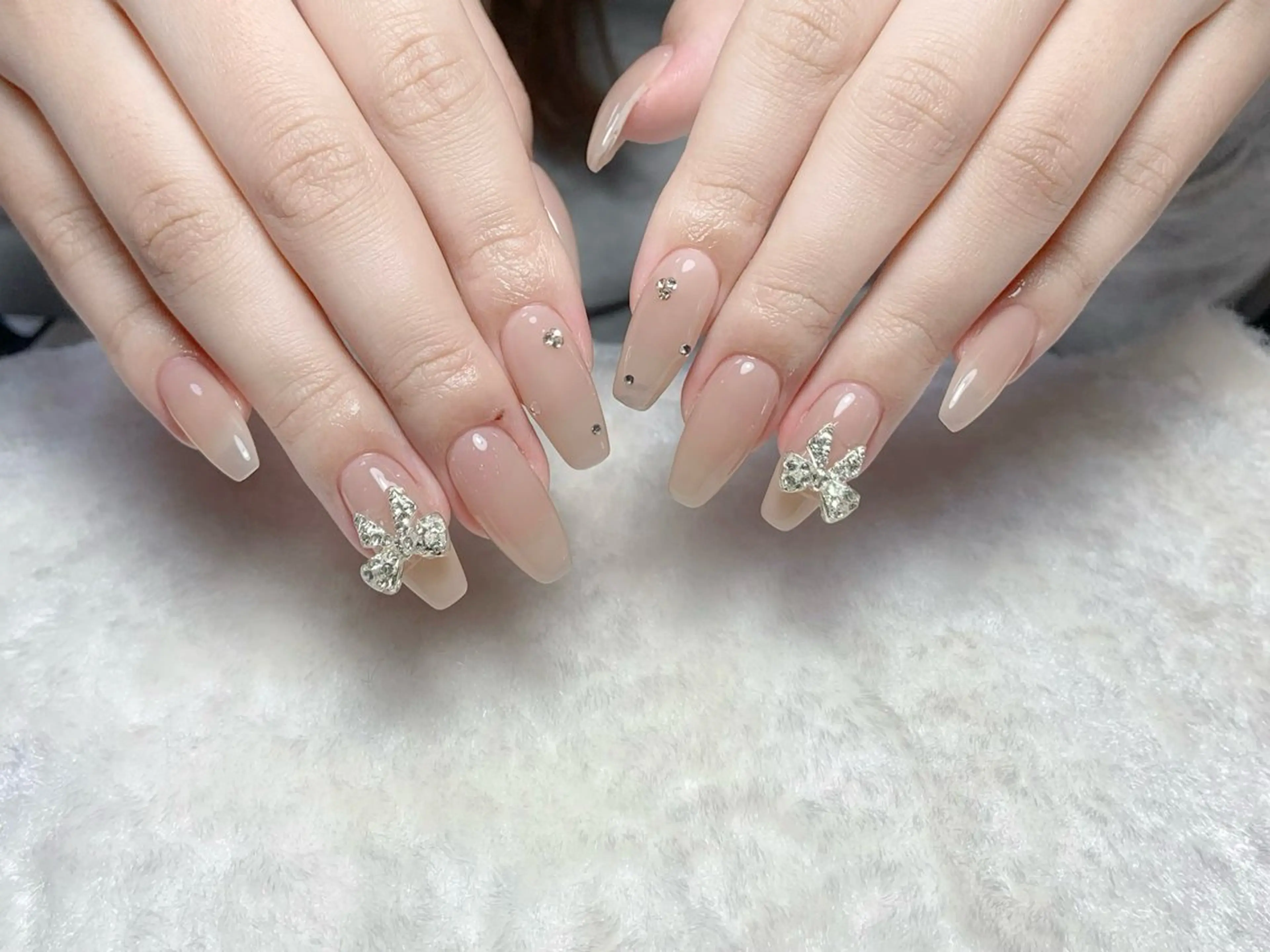 ネイル オーロラネイル チークネイル フレンチネイル ジェルネイル ガラスフレンチ ハンドネイル ハンドケア Nail Jolie所属・Nail Jolieのネイルデザイン