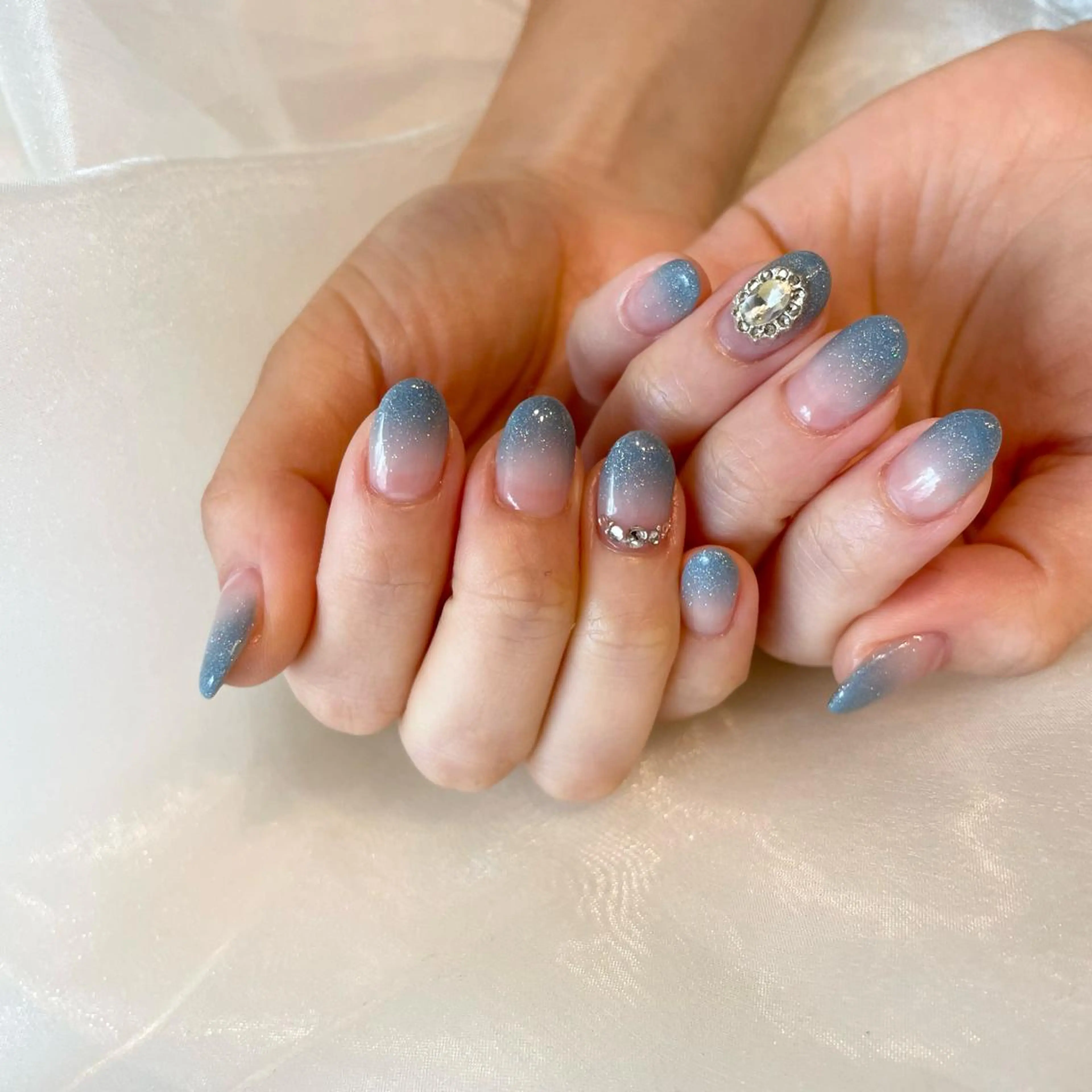 ネイル ストーンネイル ハンドネイル Lunenail所属・Lune nailのネイルデザイン