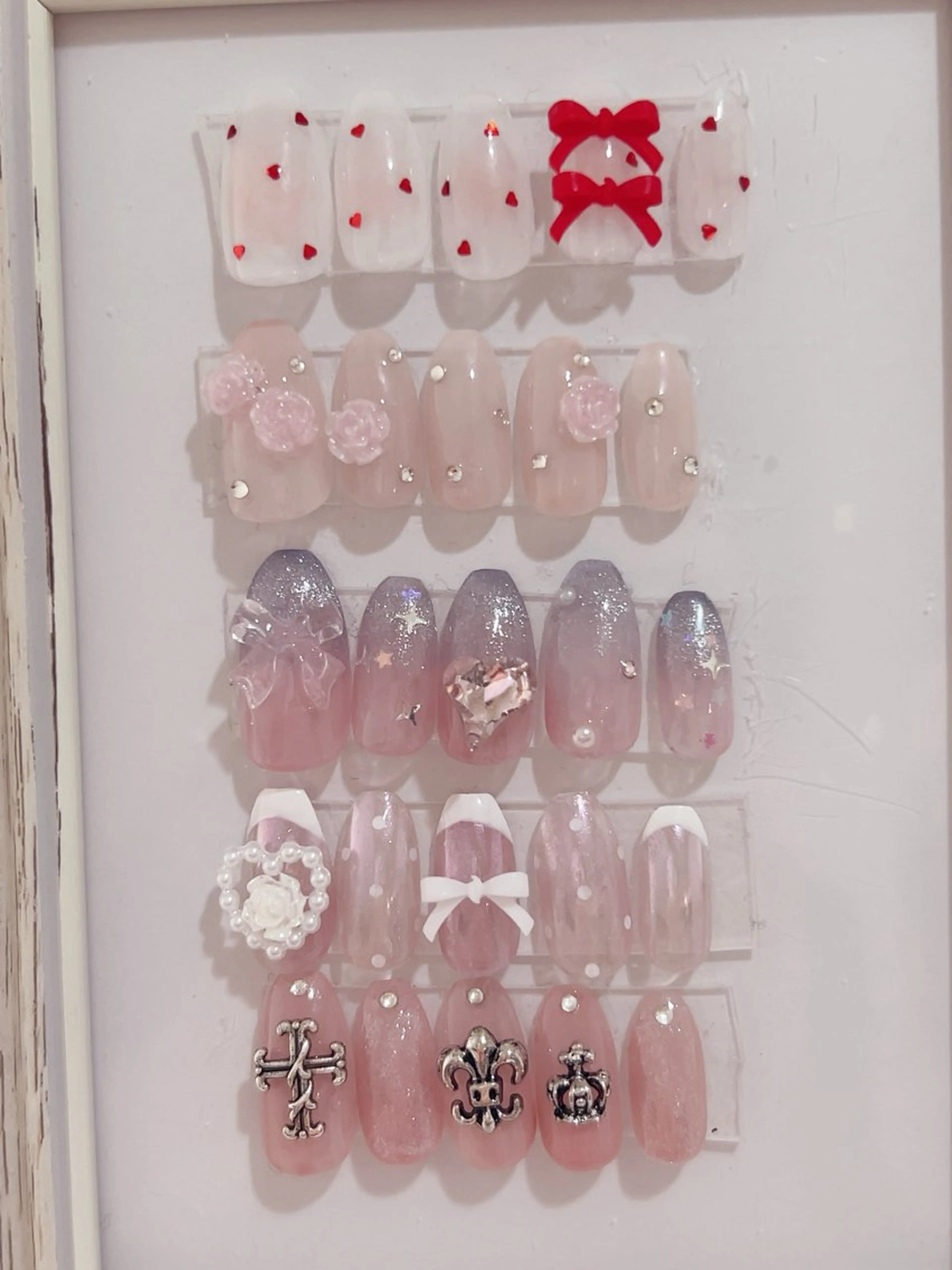 ネイル HENECY🍓 momokaのネイルデザイン