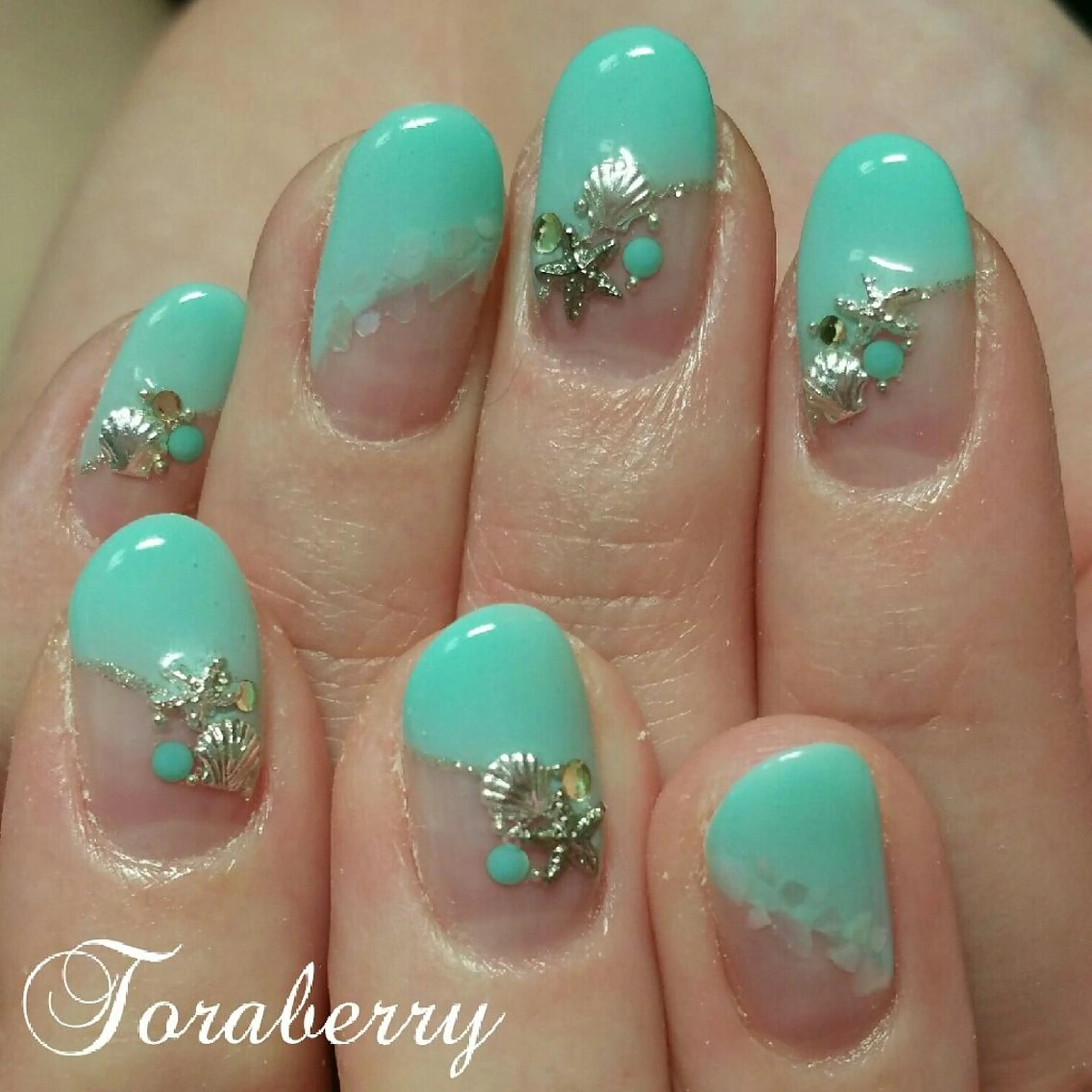 ネイル フレンチネイル 斜めフレンチ ネイリスト なつみのネイルデザイン