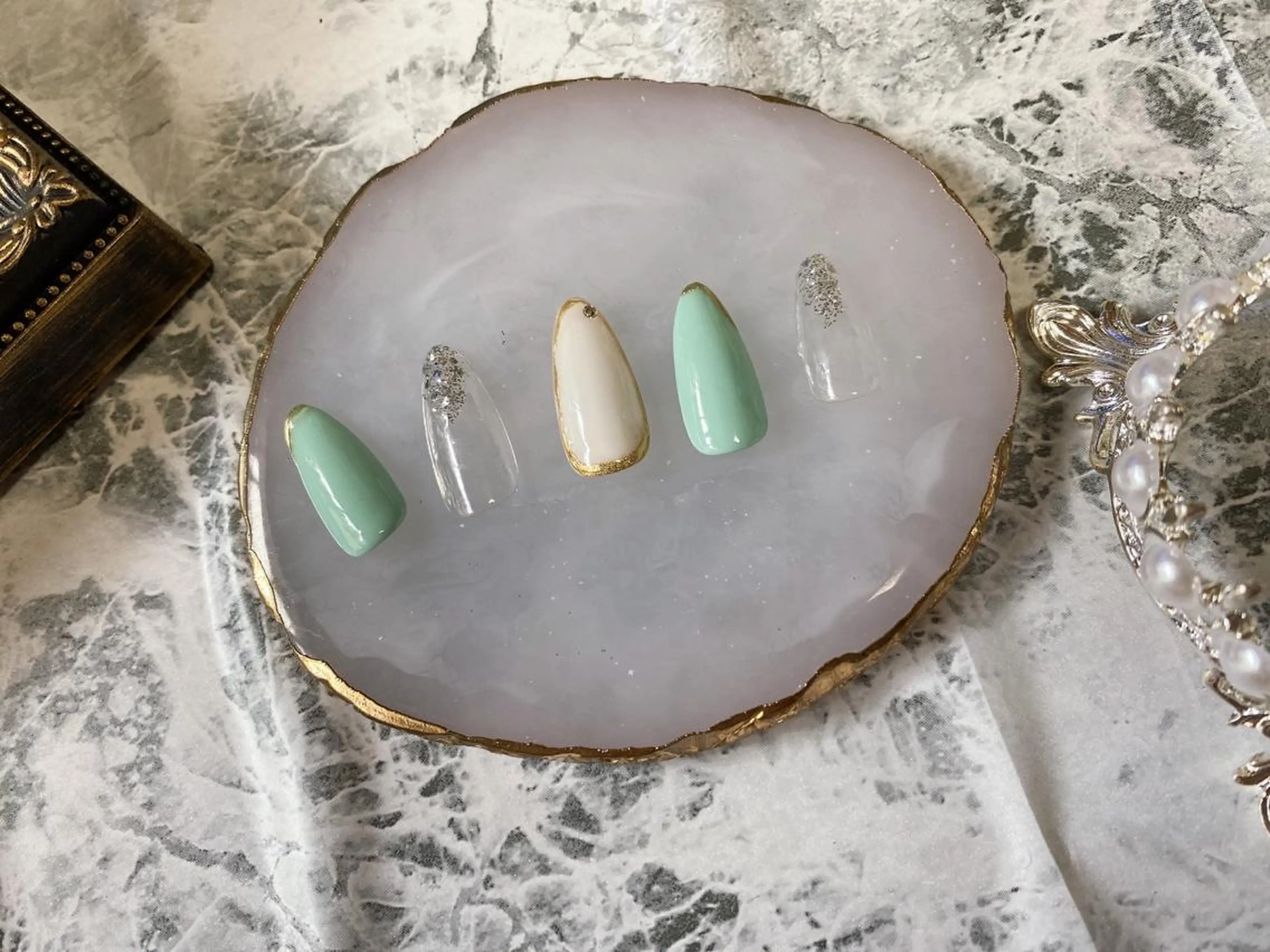 ネイル ゴールド ラメ(グリッター) ミラーネイル ハンドネイル Nail_refrain所属・Nakajo Mikaのネイルデザイン