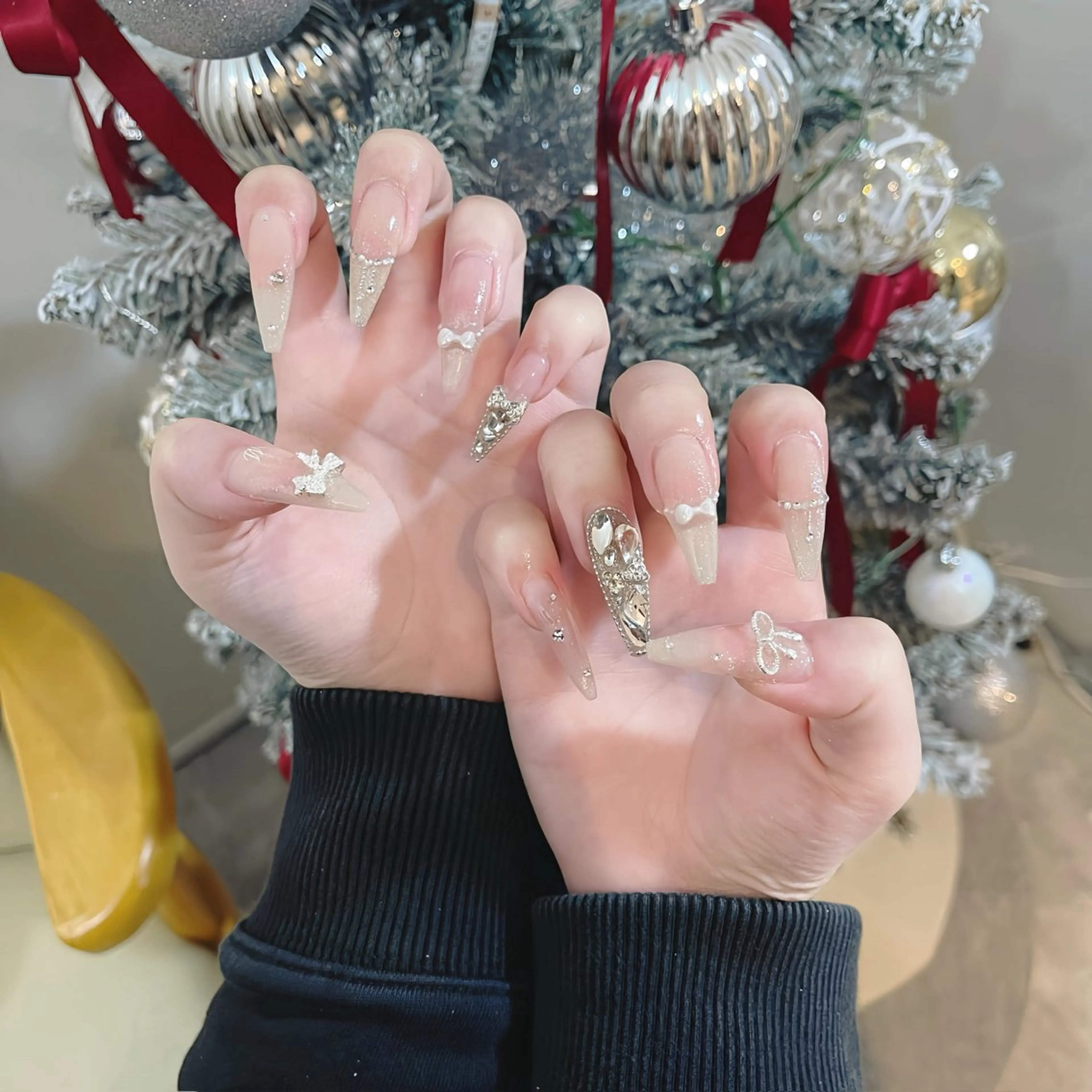 ネイル ハンドネイル crystal ___nail所属・Au Thuc trinhのネイルデザイン