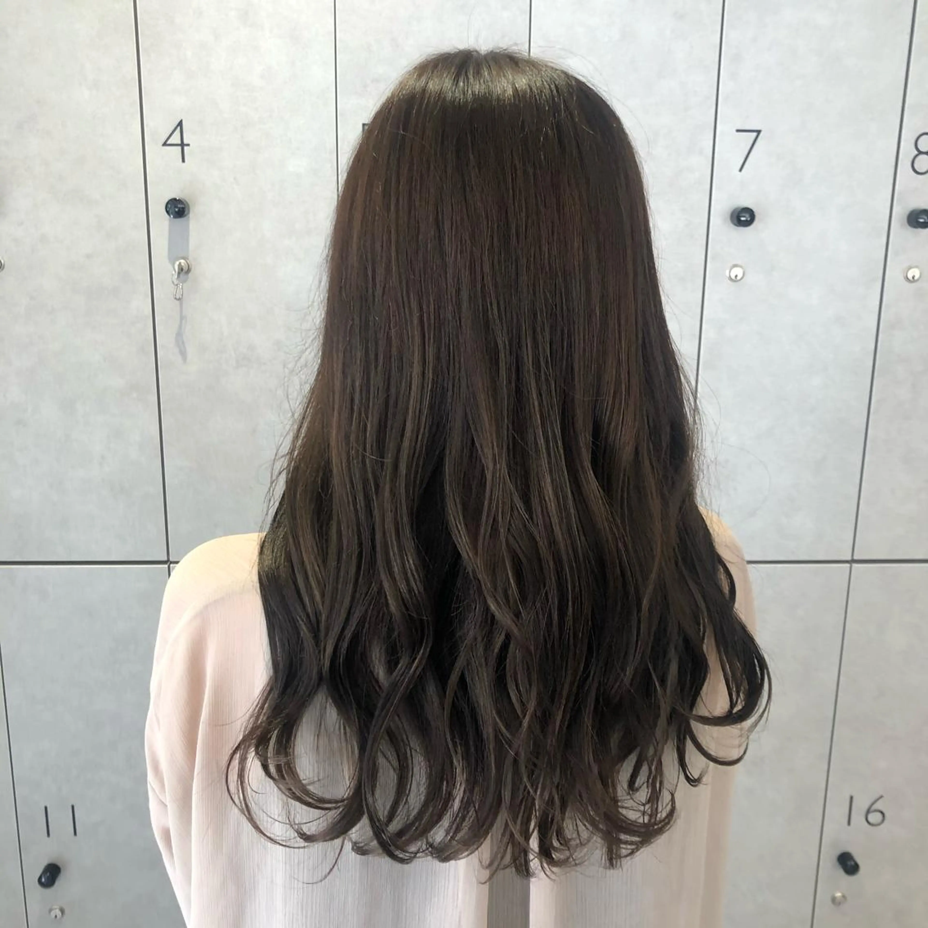 ロング アッシュ たかはし まいのヘアスタイル