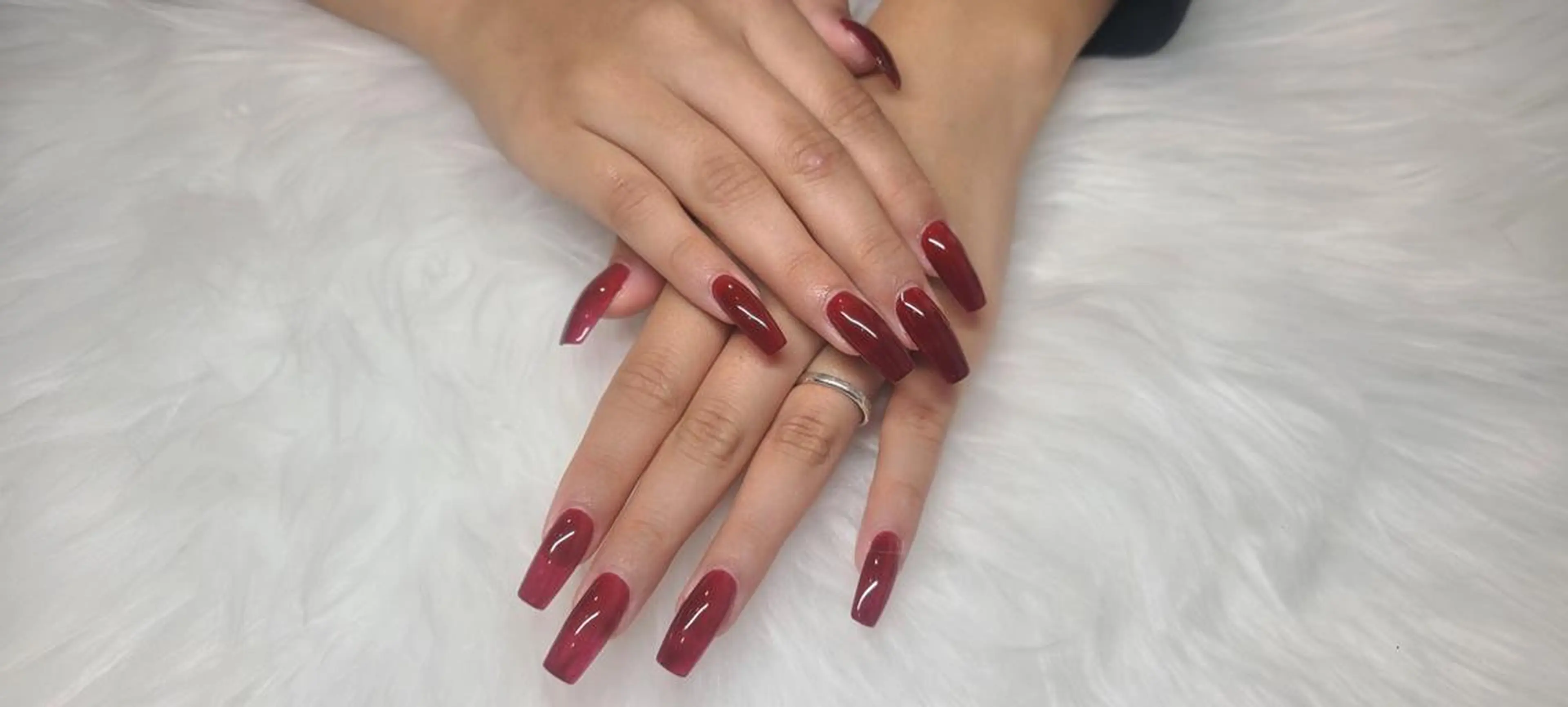 ネイル ワンカラーネイル 赤色 Ravissy nail.のネイルデザイン