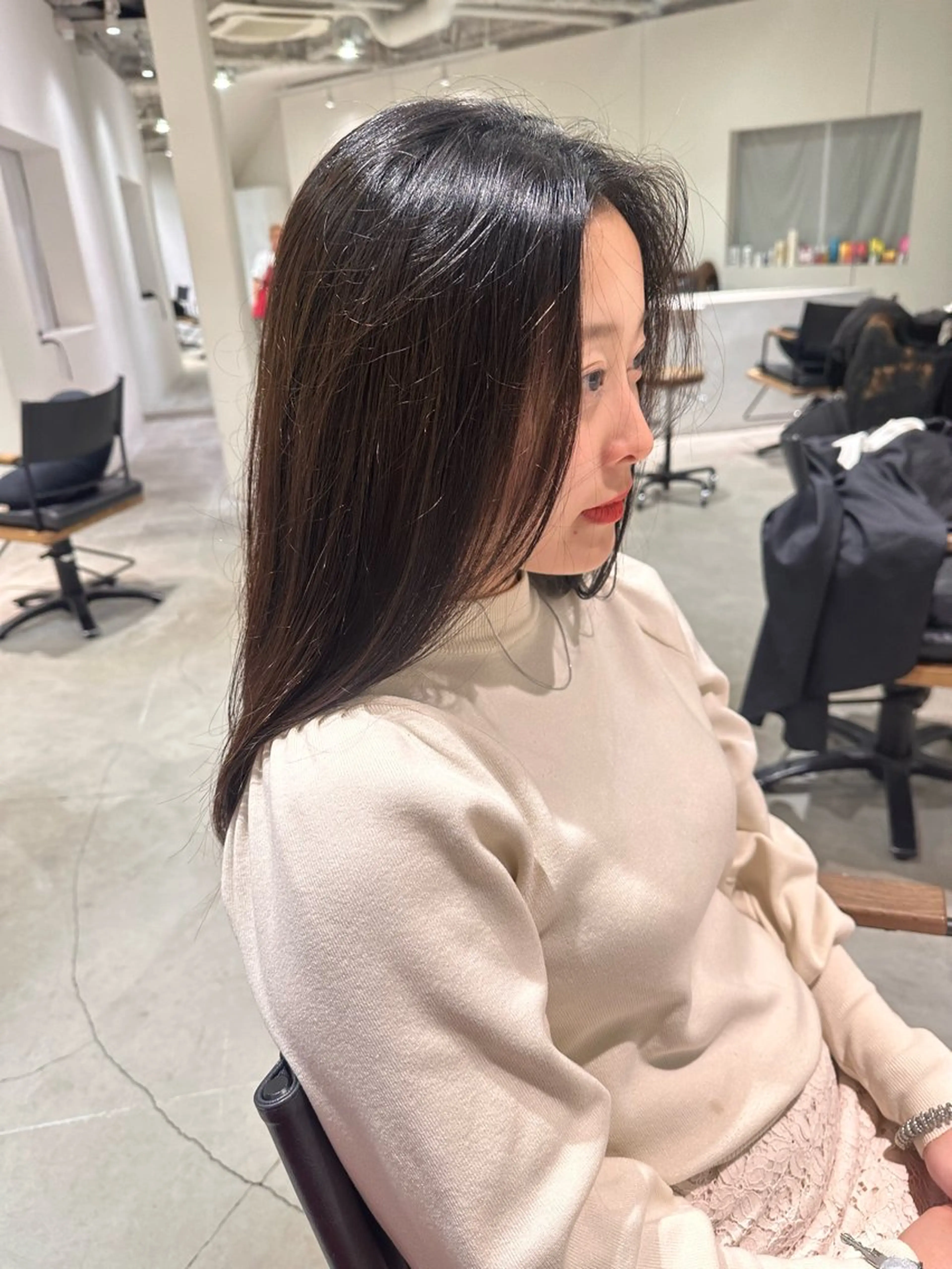 ロング カラー 透明感カラー 髪質改善 レイヤーカット mario所属・松岡 陸弥のヘアスタイル