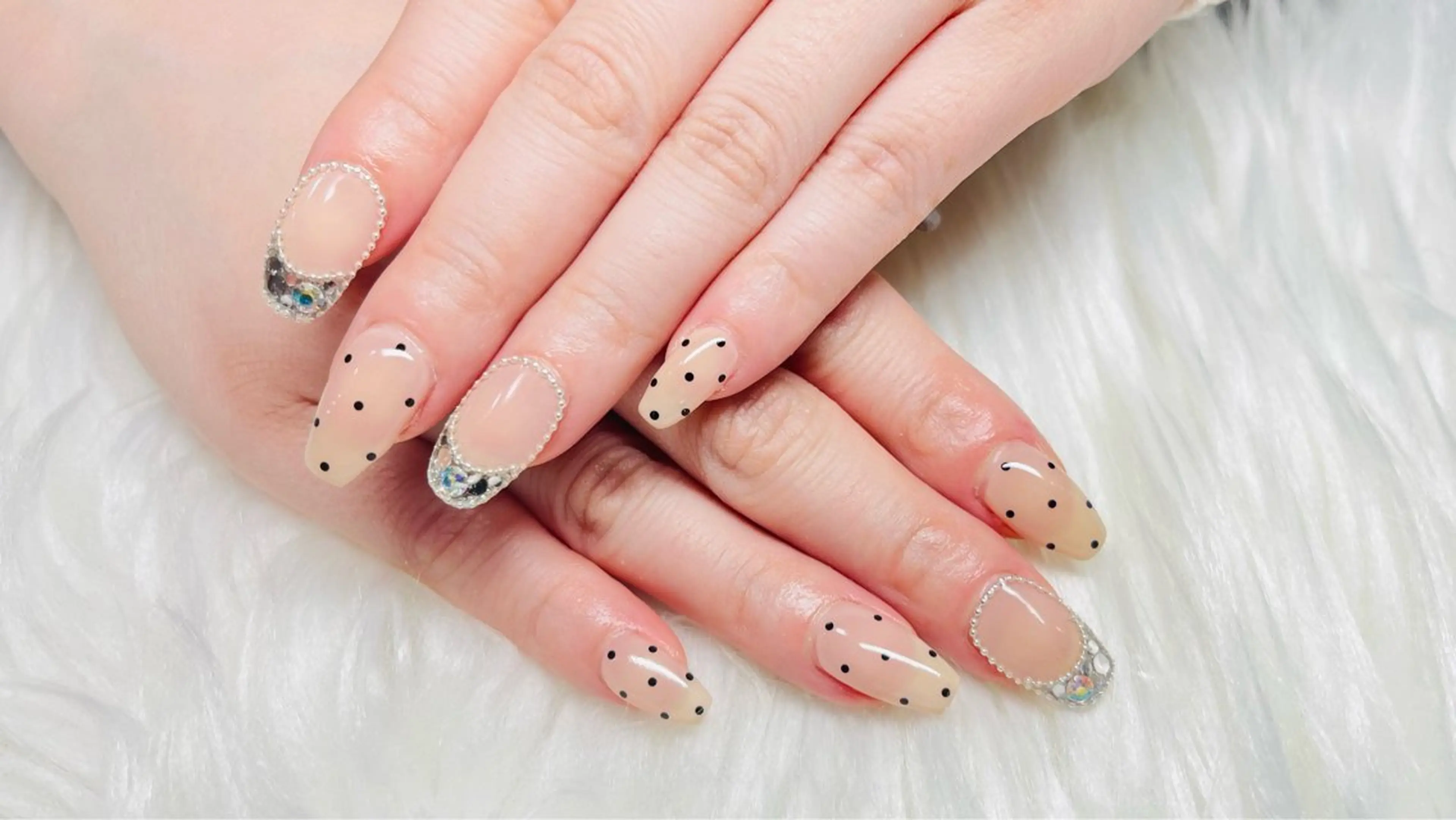 ネイル ドット フレンチネイル AngelCoco Tabataのネイルデザイン