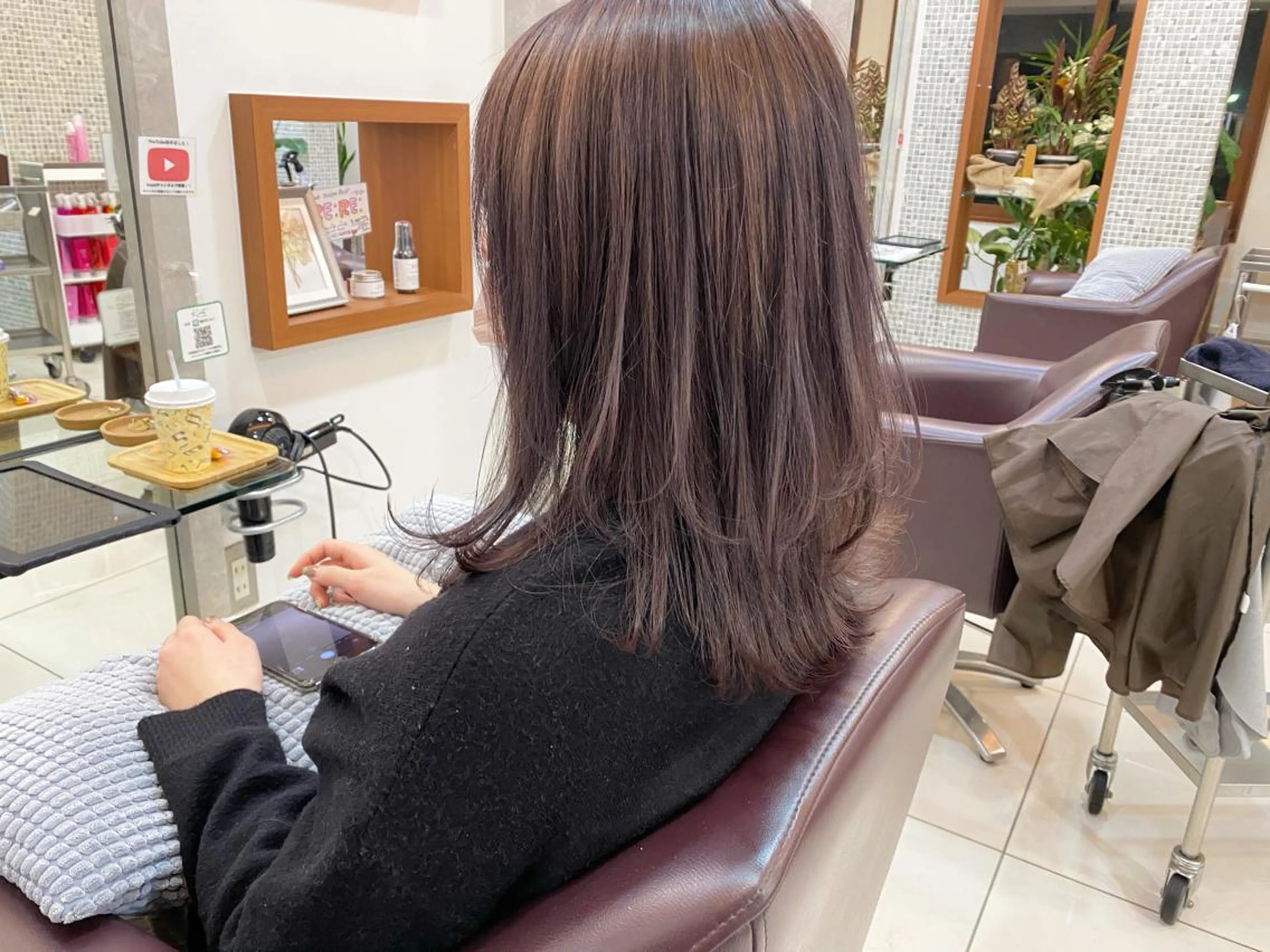 ミディアム カラー アッシュ ラベンダーカラー ラベンダーアッシュ レイヤーカット カット ヘアカラー トリートメント 鈴木 翔梧のヘアスタイル