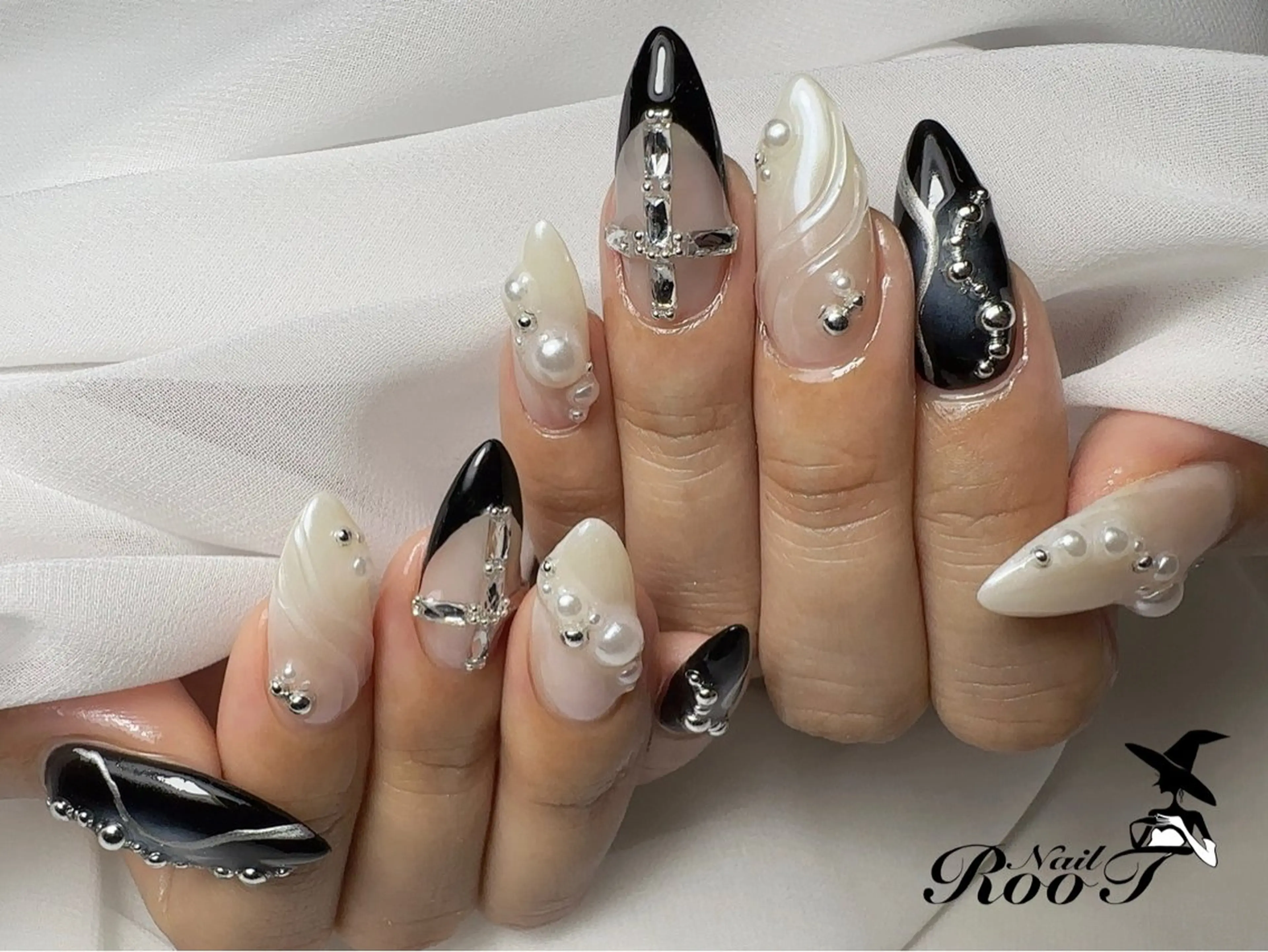 ネイル ホワイト ハンドネイル RooT Nailのネイルデザイン