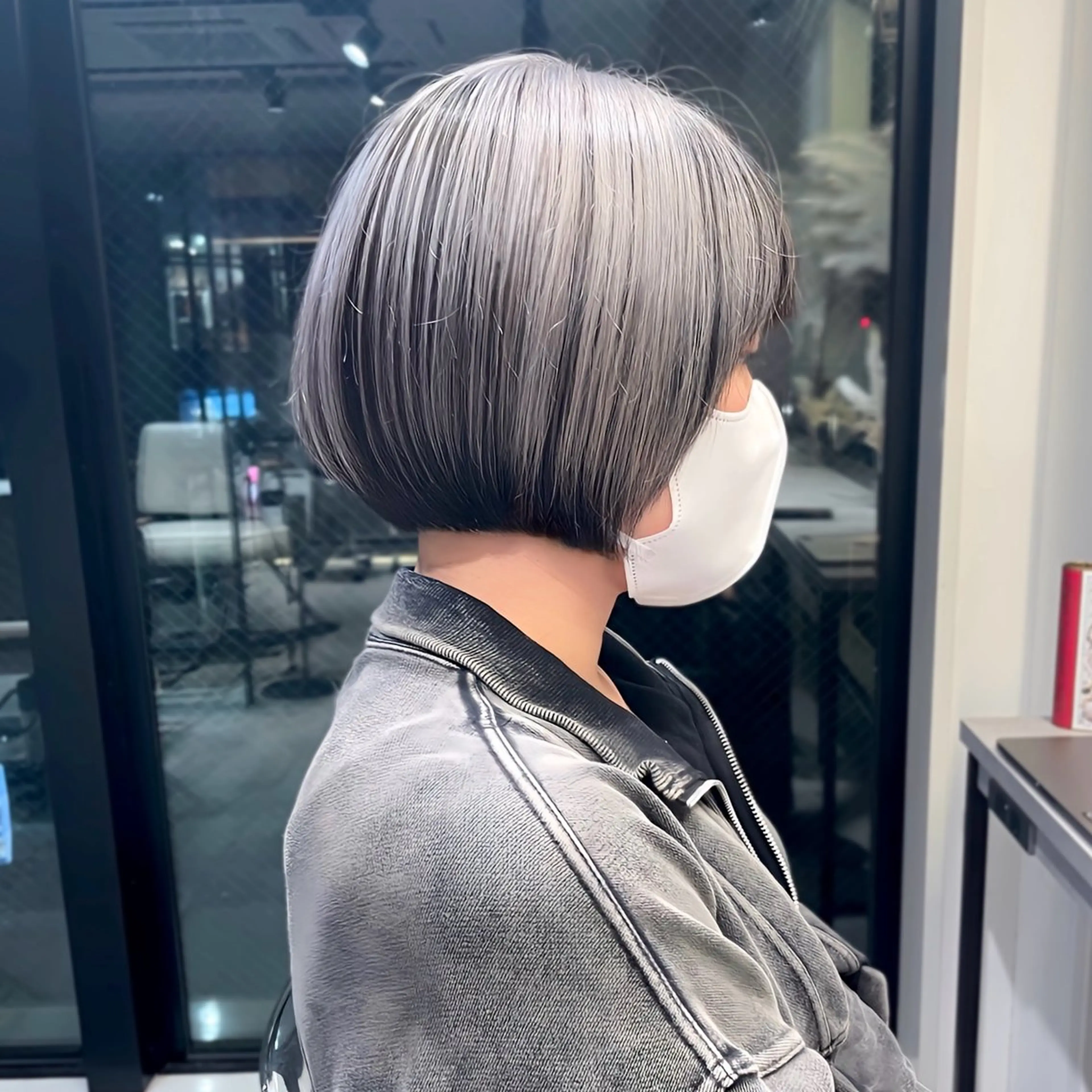 ショート カラー 切りっぱなしボブ ハイトーンカラー ボブ 似合わせカット 小顔カット GO TODAY シェアサロン 原宿Verno店所属・ブリーチ/髪質改善/ ボブ特化/よしきのヘアスタイル