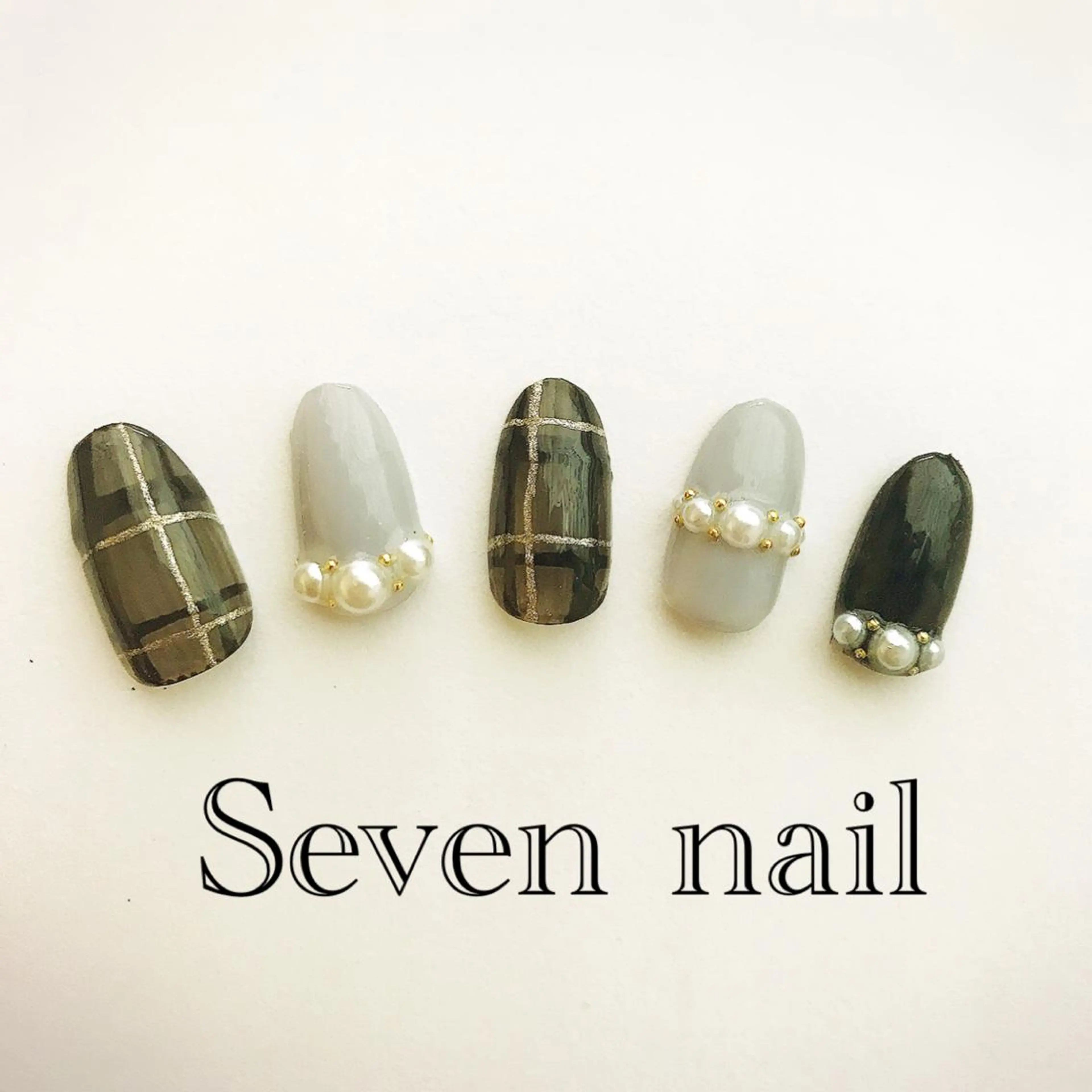 ネイル 名倉 なな子のネイルデザイン