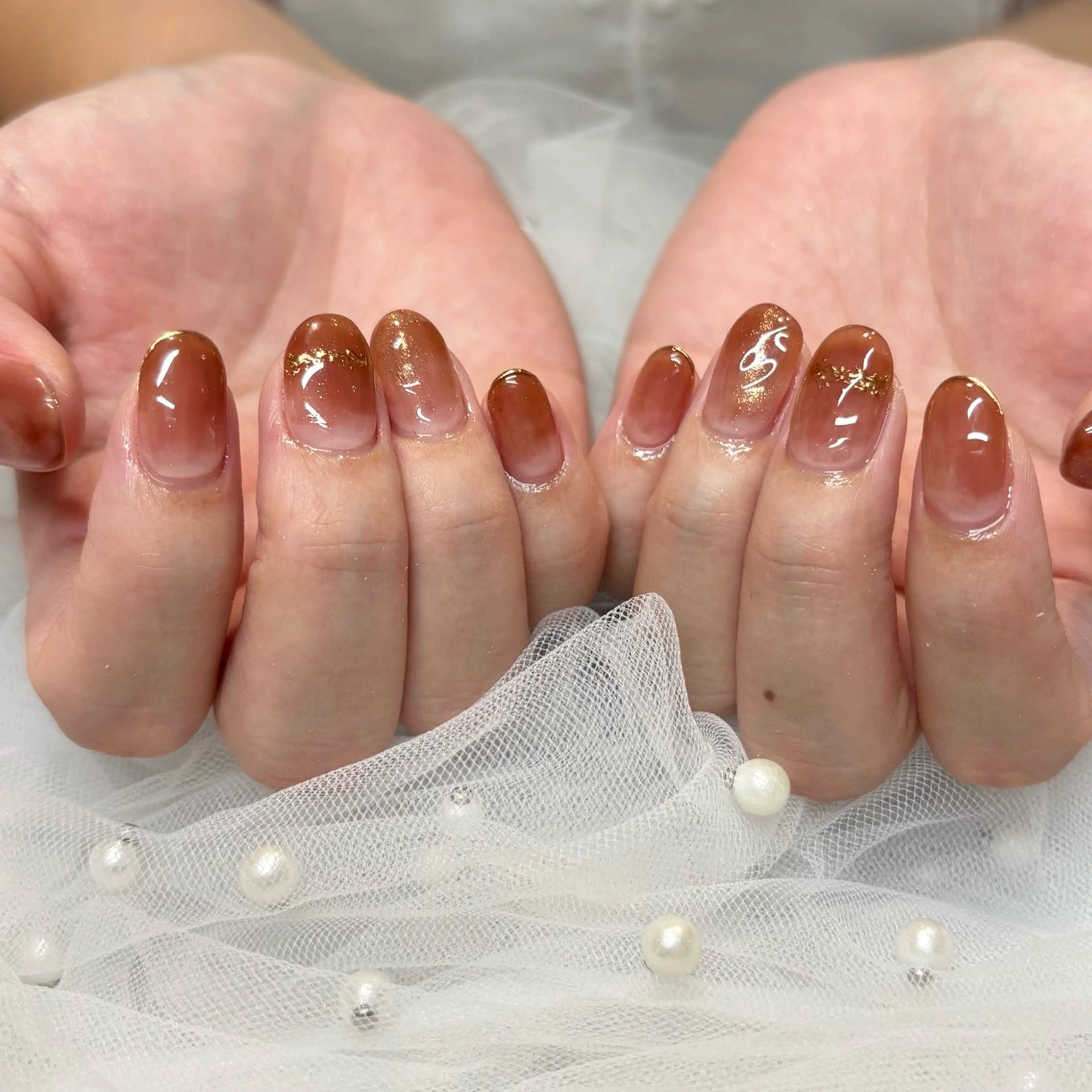 ネイル ブラウン クリアネイル ゴールド ハンドネイル 荒巻 めいのネイルデザイン