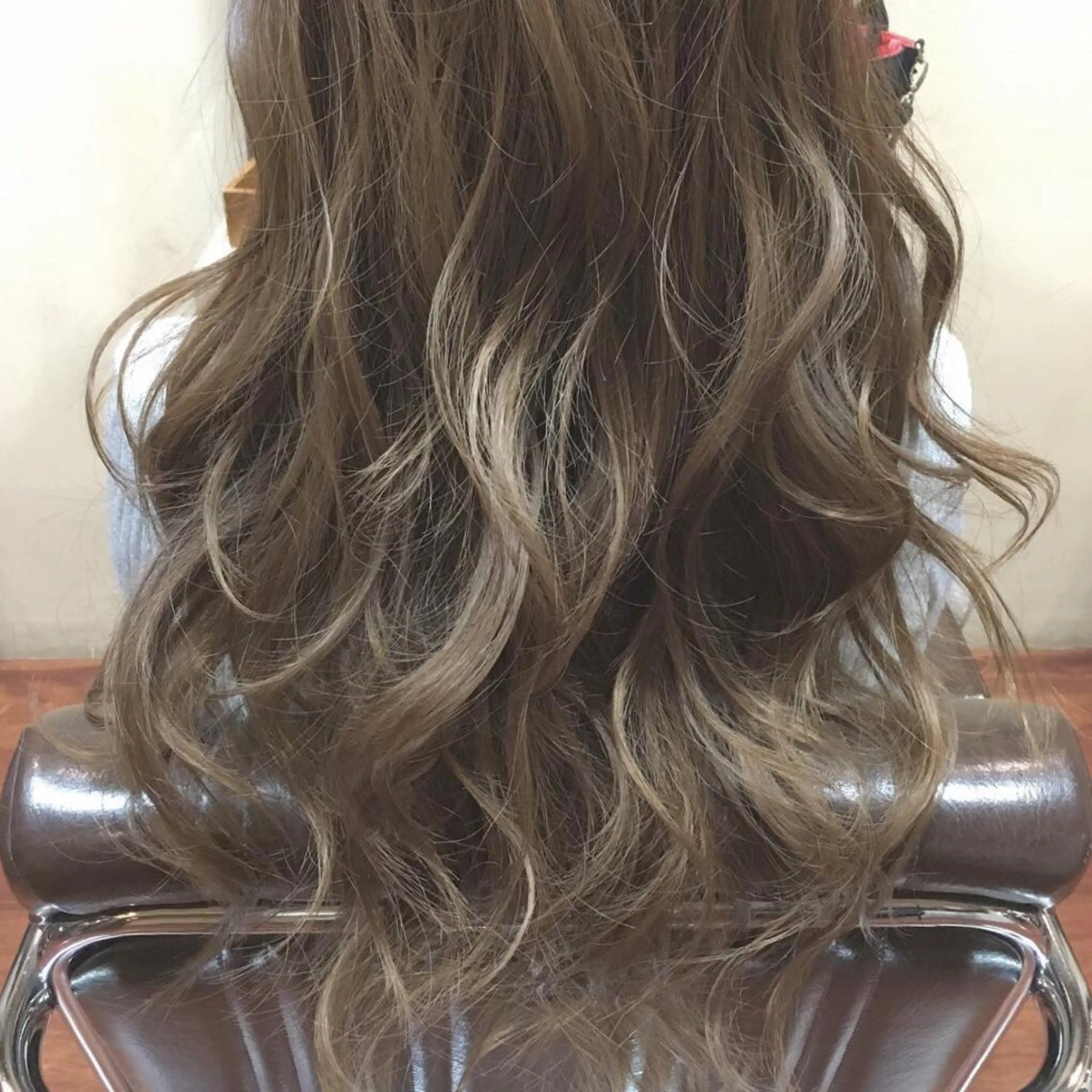 セミロング ロング 外国人風カラー ハイライト 推し活専用 【派手髪】飯野ゆかりのヘアスタイル