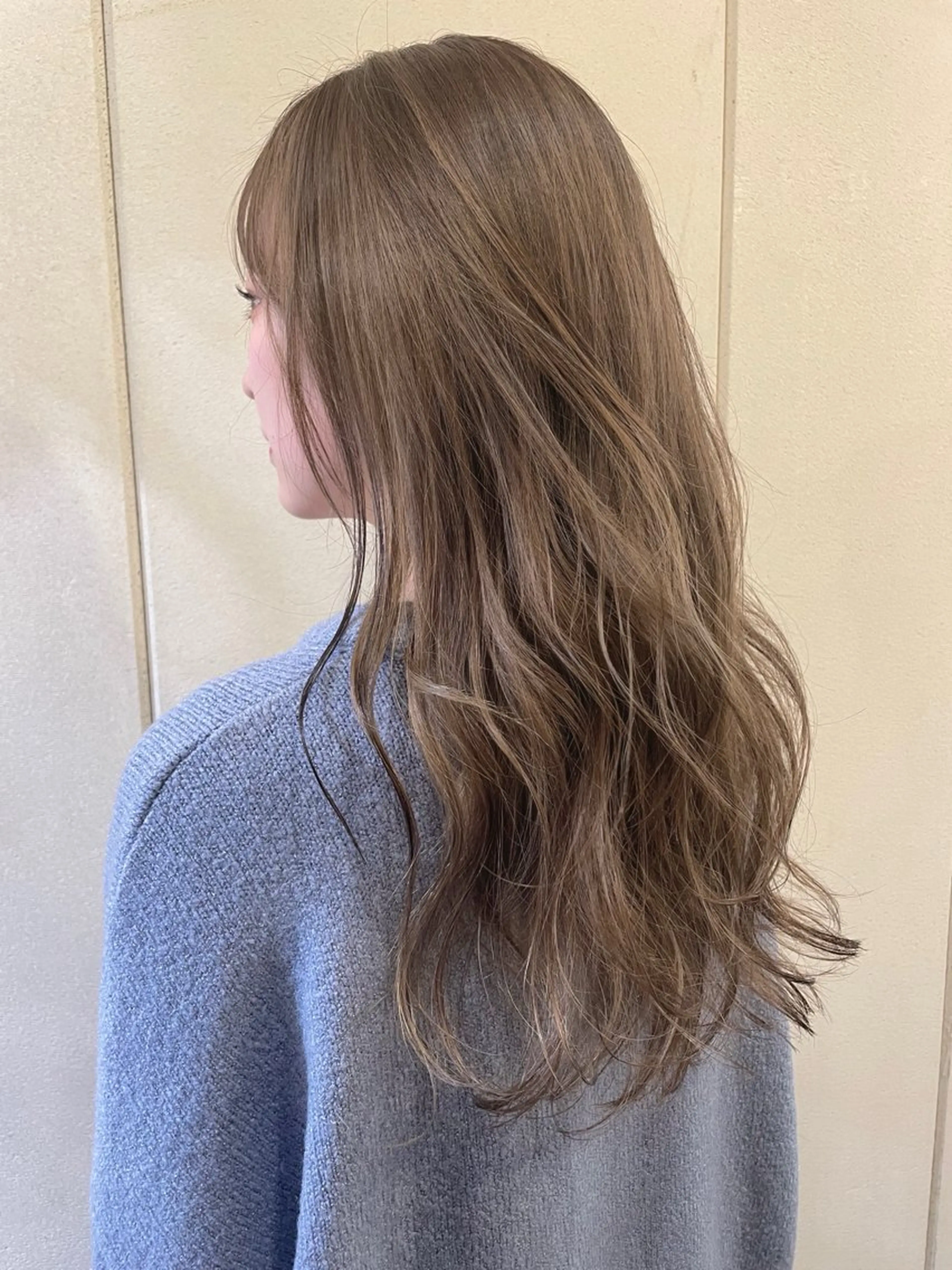 ロング カラー ベージュカラー フォギーベージュ カット ヘアカラー トリートメント volta∞knot所属・狩野 羅夢のヘアスタイル