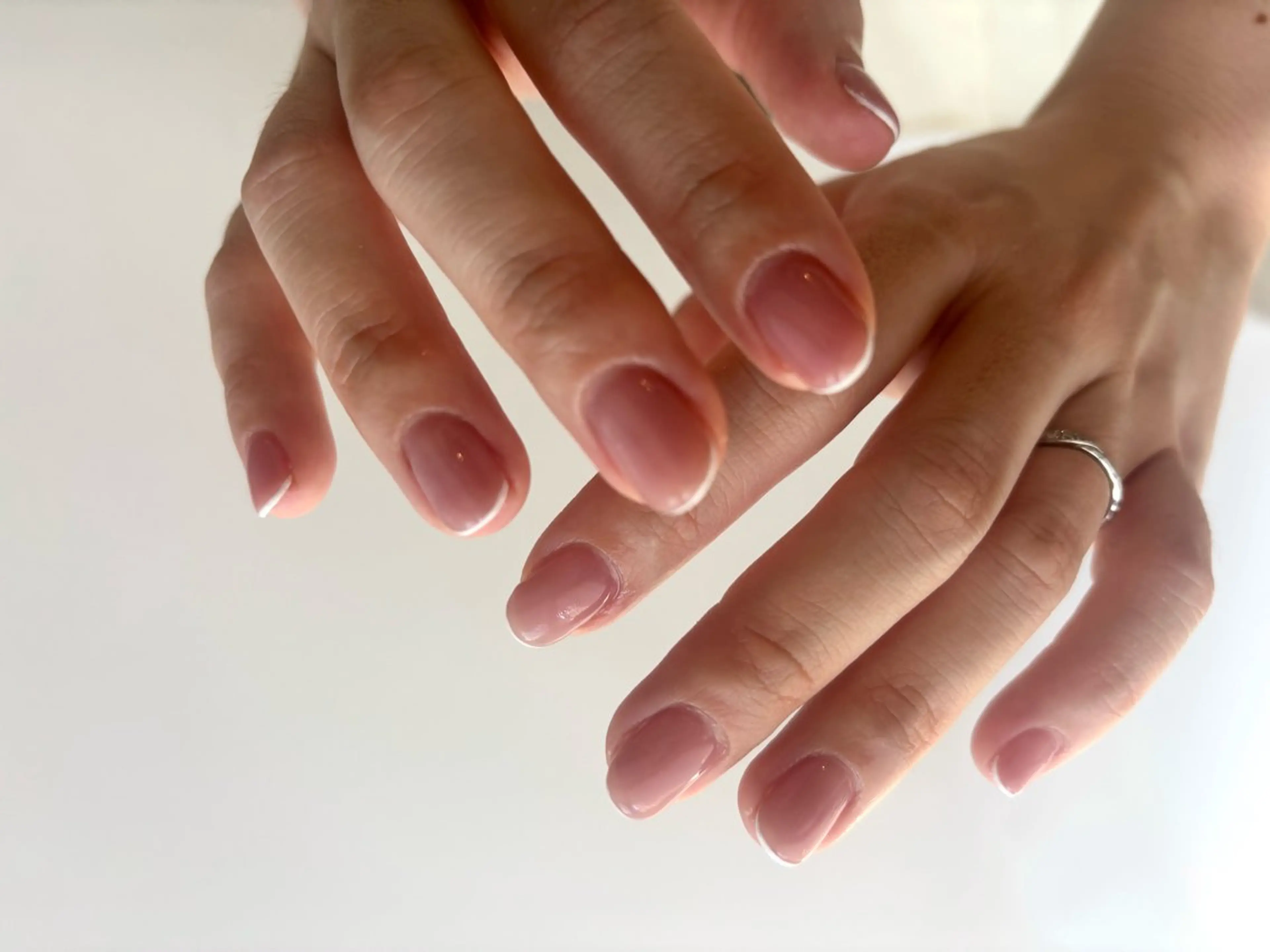 ネイル フレンチネイル ピンク ホワイト ハンドネイル Elio所属・Elio 国泰寺のネイルデザイン