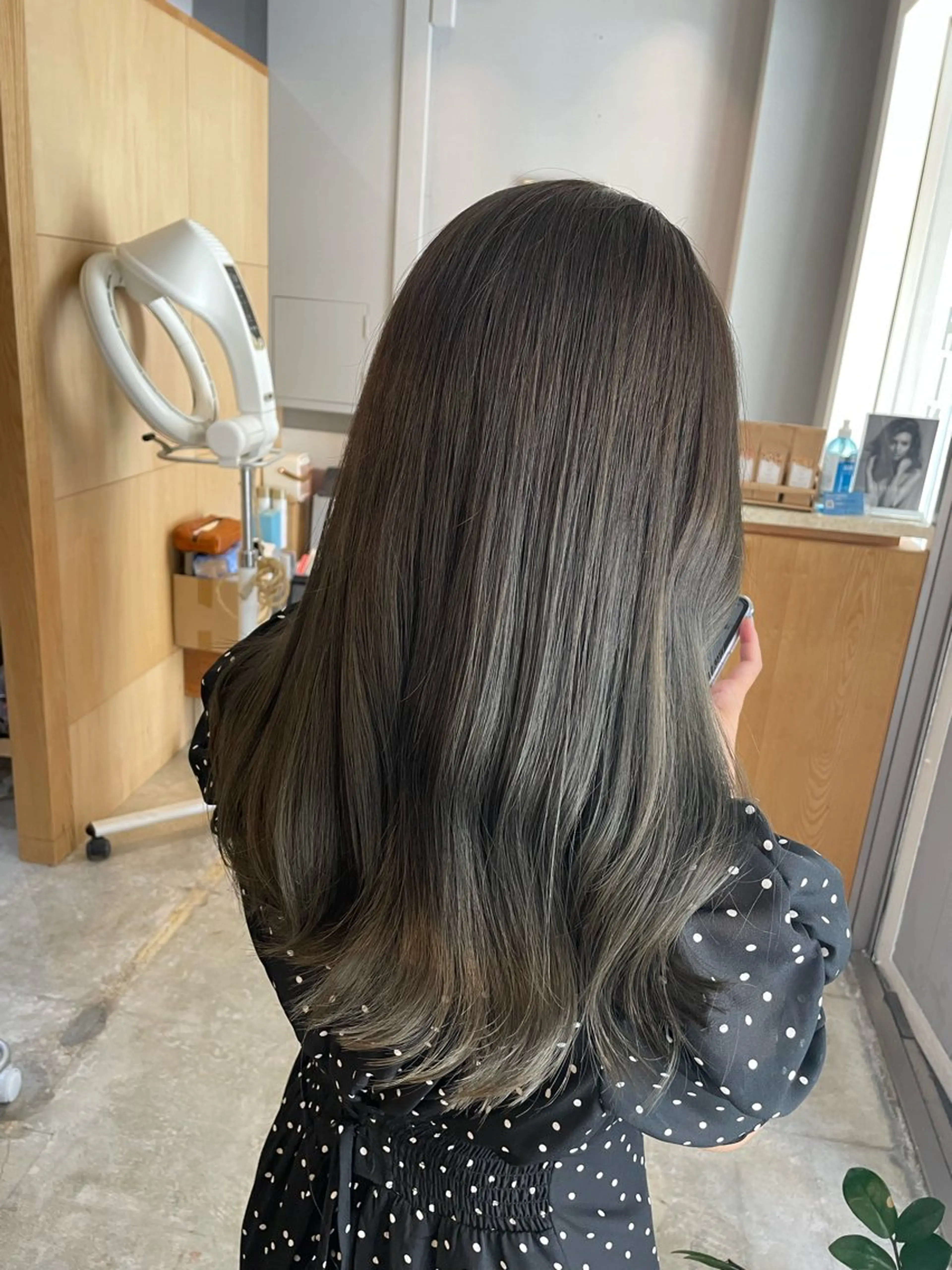 セミロング カラー miloc かおりのヘアスタイル