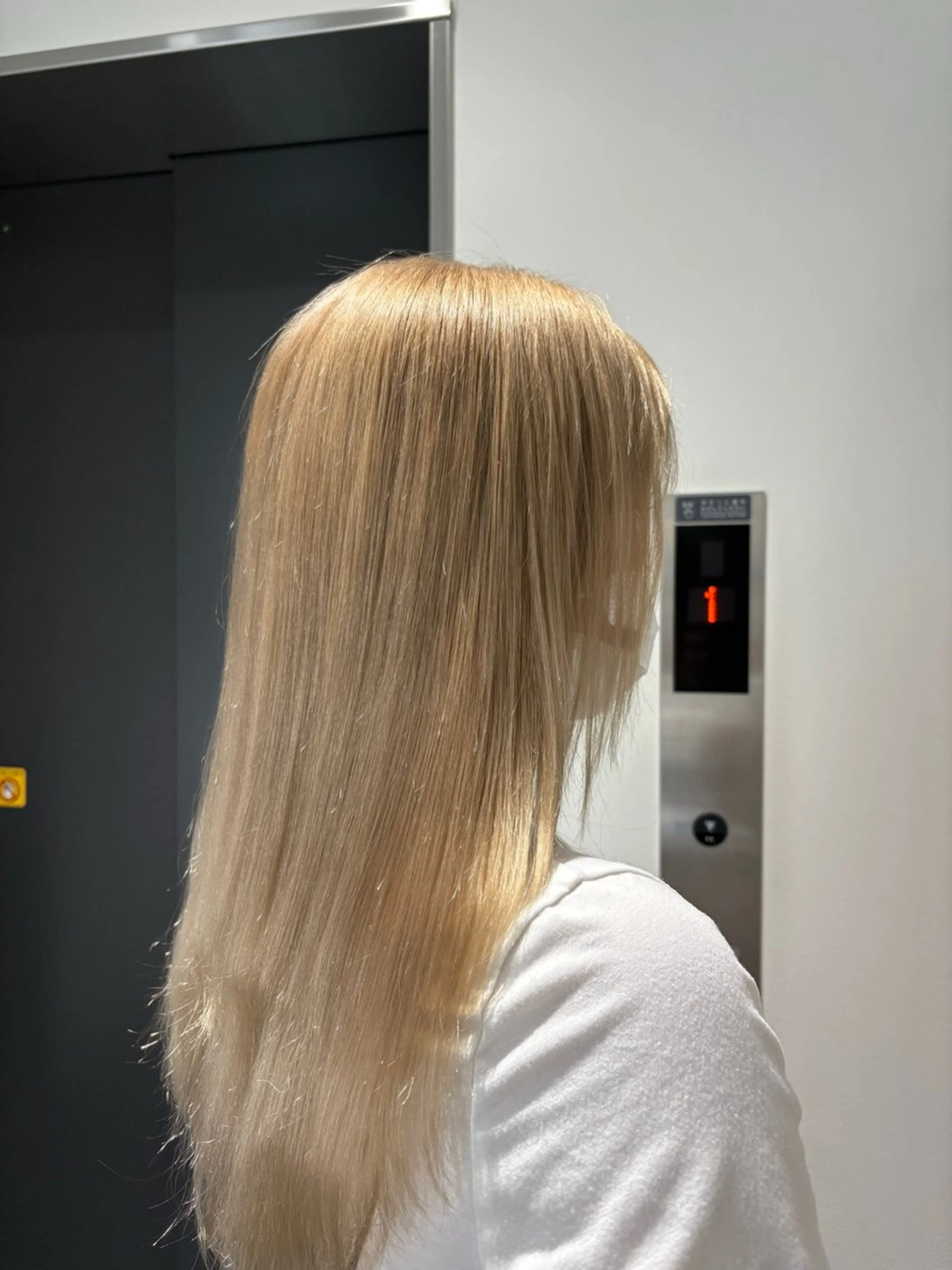 <女性限定) ブリーチ+フルカラー+カット¥2000 (アディクシー+1100)の写真