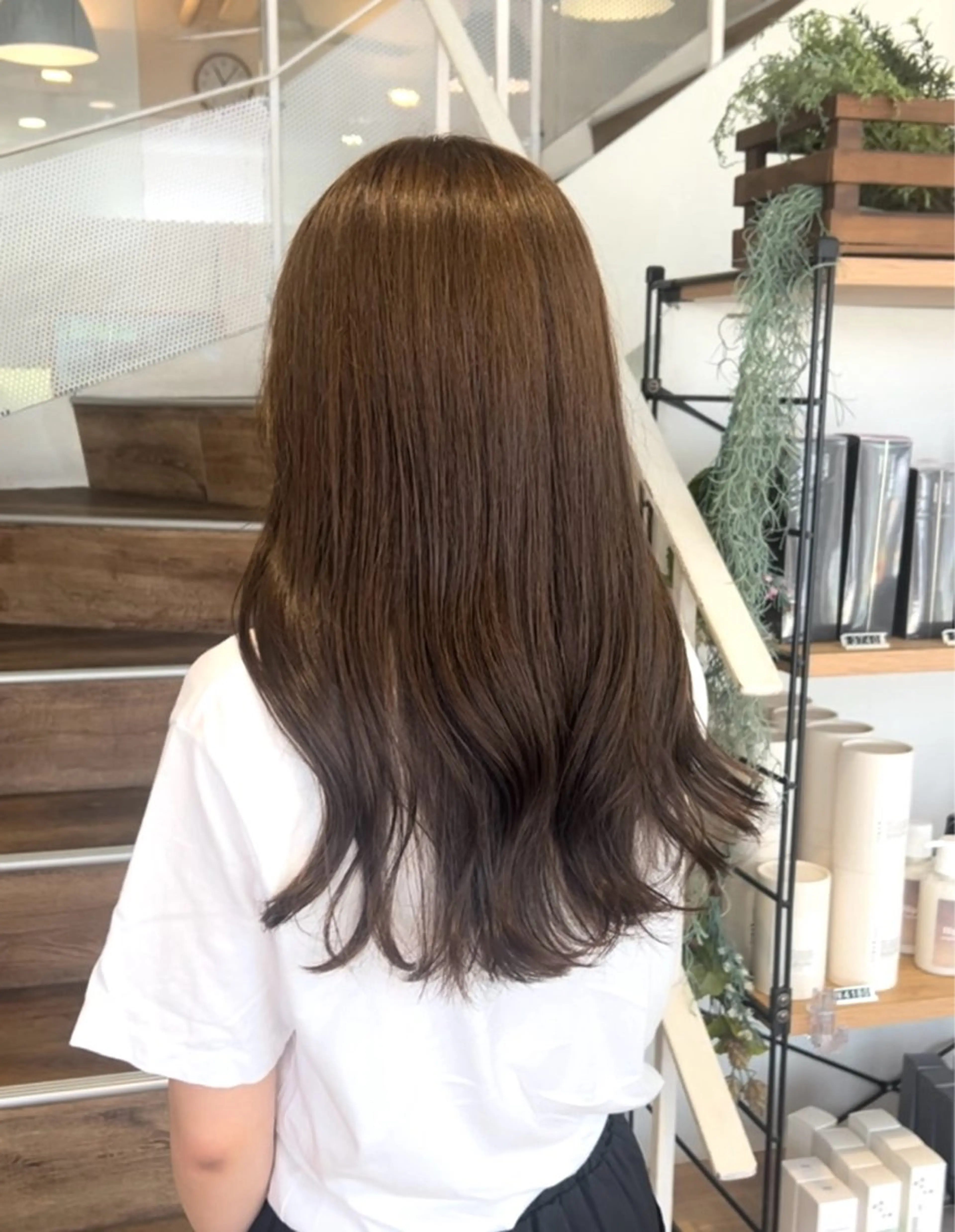 セミロング カラー ベージュカラー 透明感カラー オリーブベージュ ヘアカラー 石野 友唯のヘアスタイル