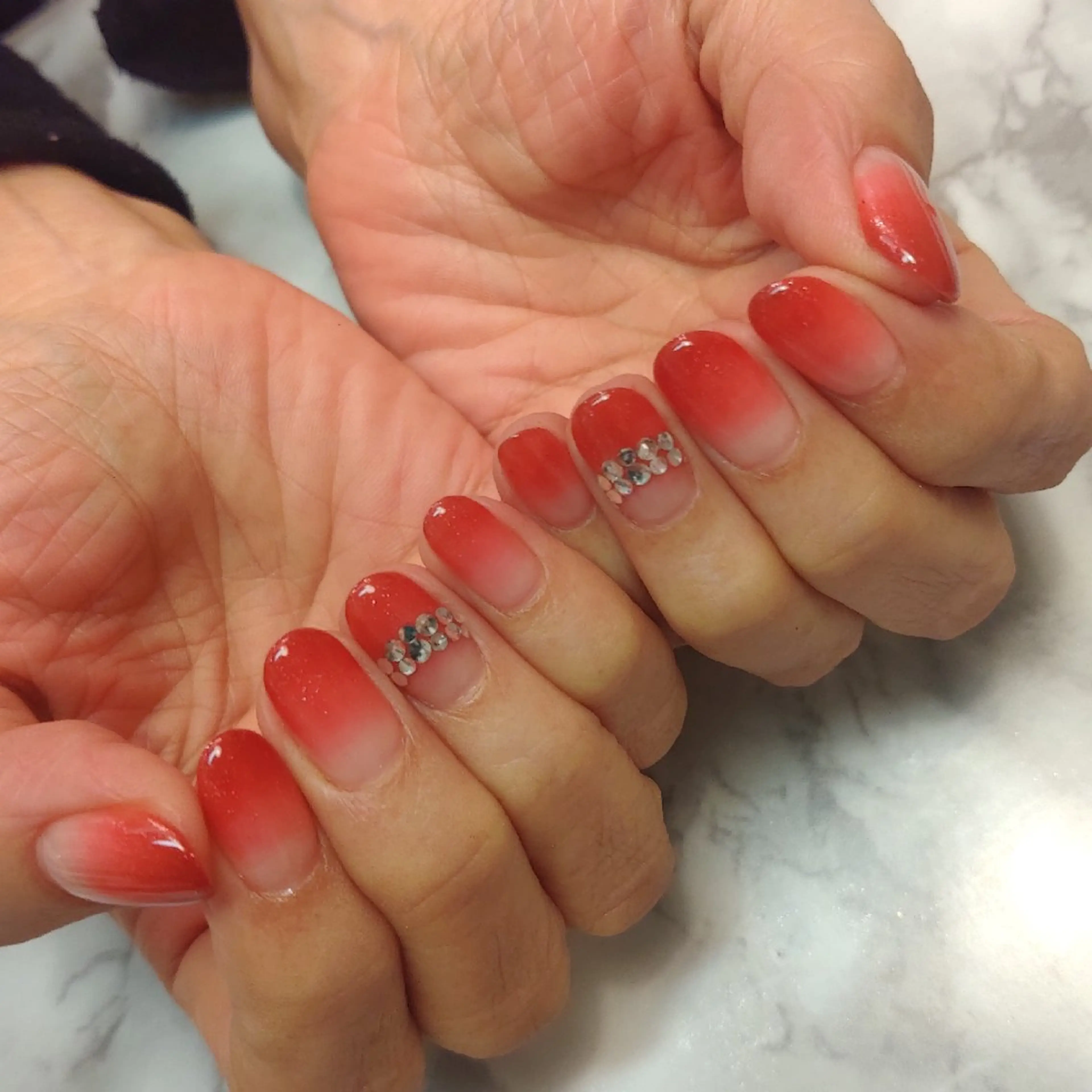 ネイル グラデーション ジェヌインネイル 河内のネイルデザイン