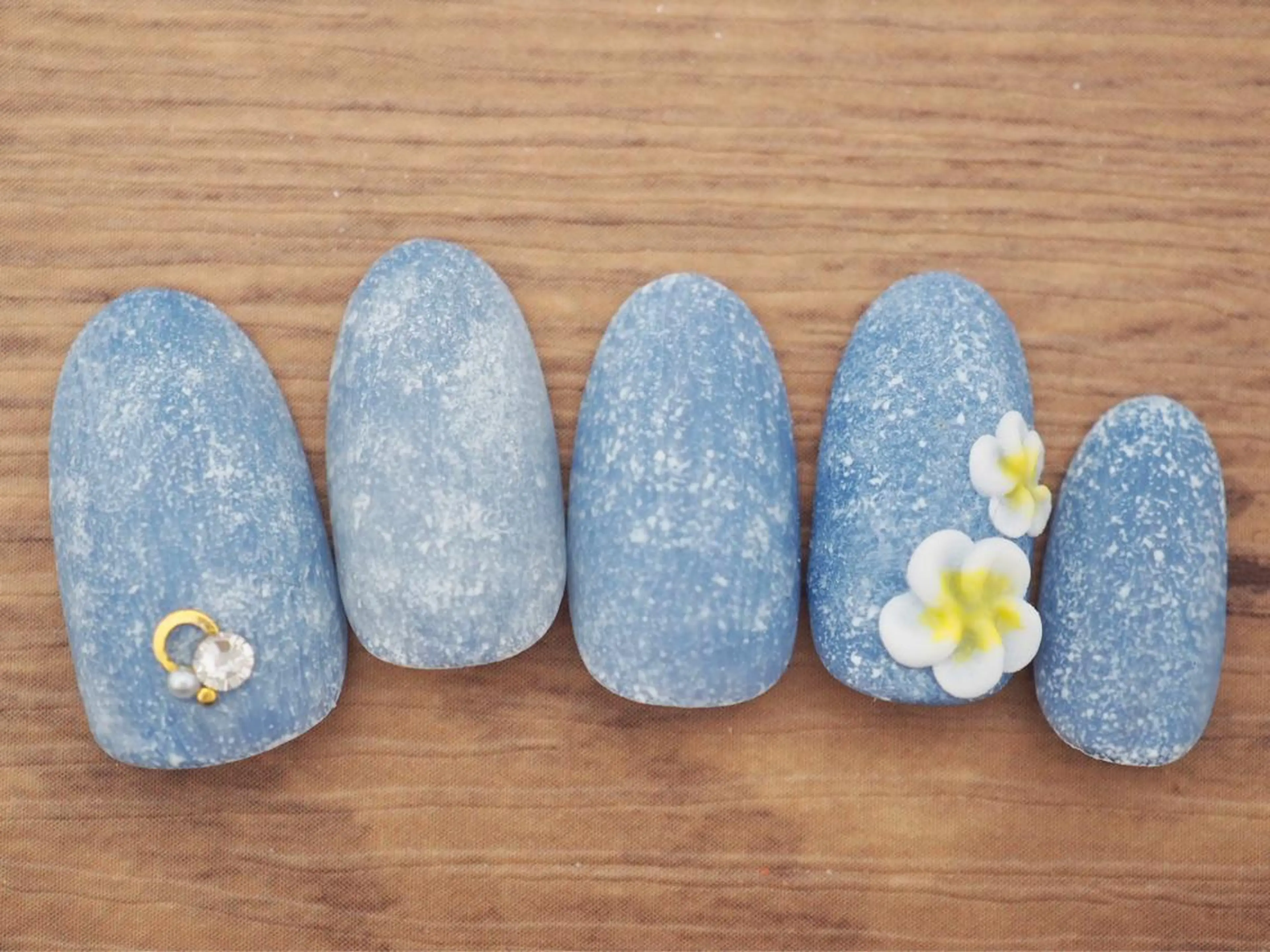 ネイル トップネイリスト Ribbon立川店のネイルデザイン