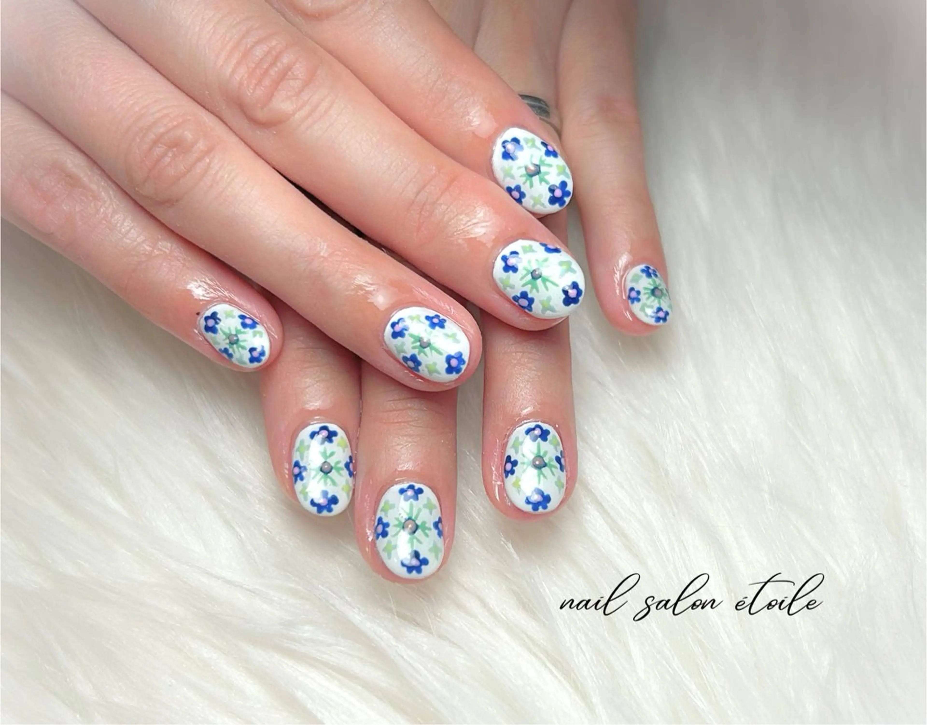 ネイル フラワーネイル 持ち込み ホワイト ハンドネイル nail salon étoileのネイルデザイン