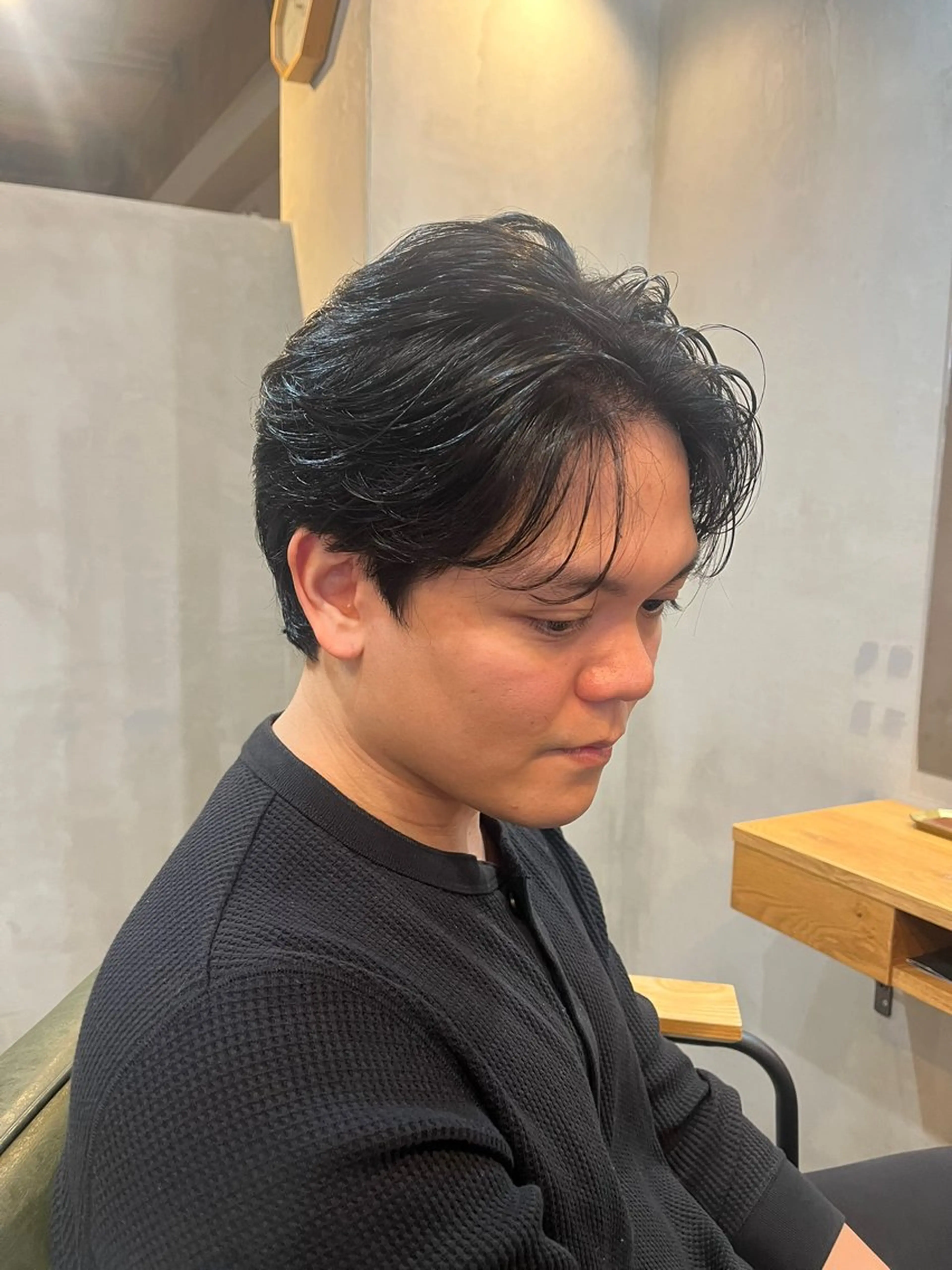 メンズ センターパート カット sourceliebe所属・レイヤー／前髪／顔 周りakaneのヘアスタイル