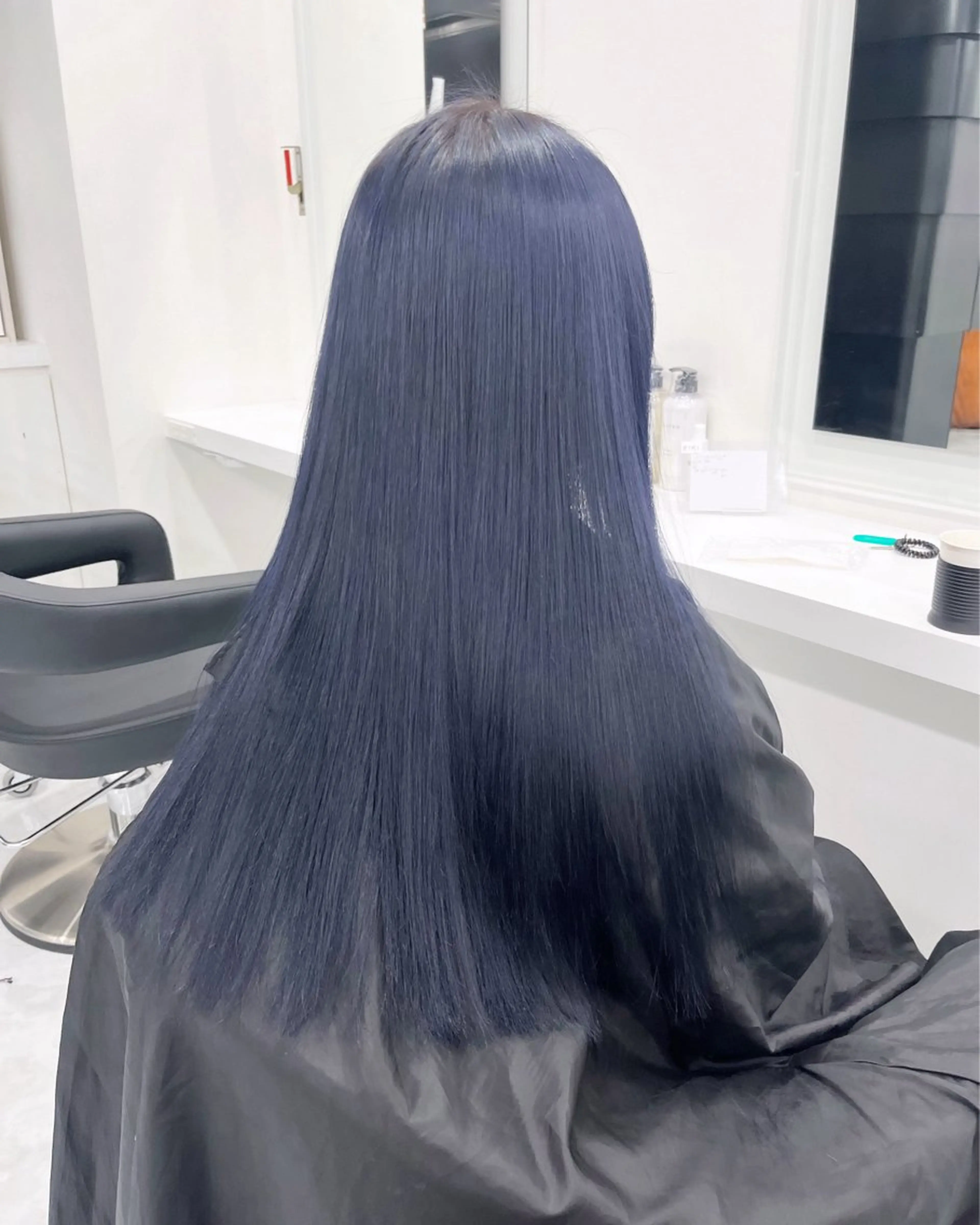 セミロング カラー 🩵色落ち可愛い 寒色カラー🩵のヘアスタイル