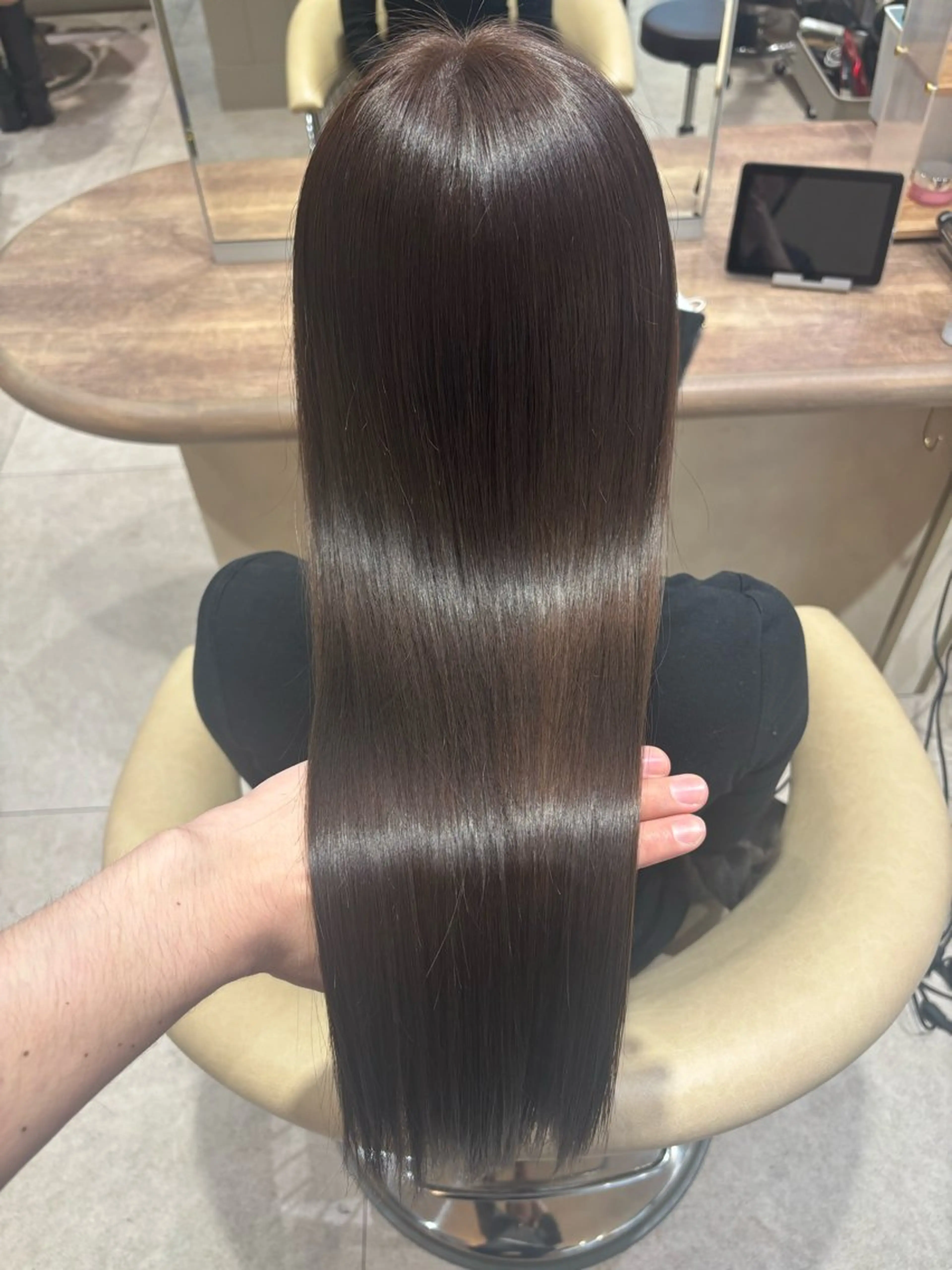 ロング カラー ブラウンカラー チョコレートブラウン カット ヘアカラー トリートメント とろける艶髪レイヤー カット髪質改善しゅんのヘアスタイル