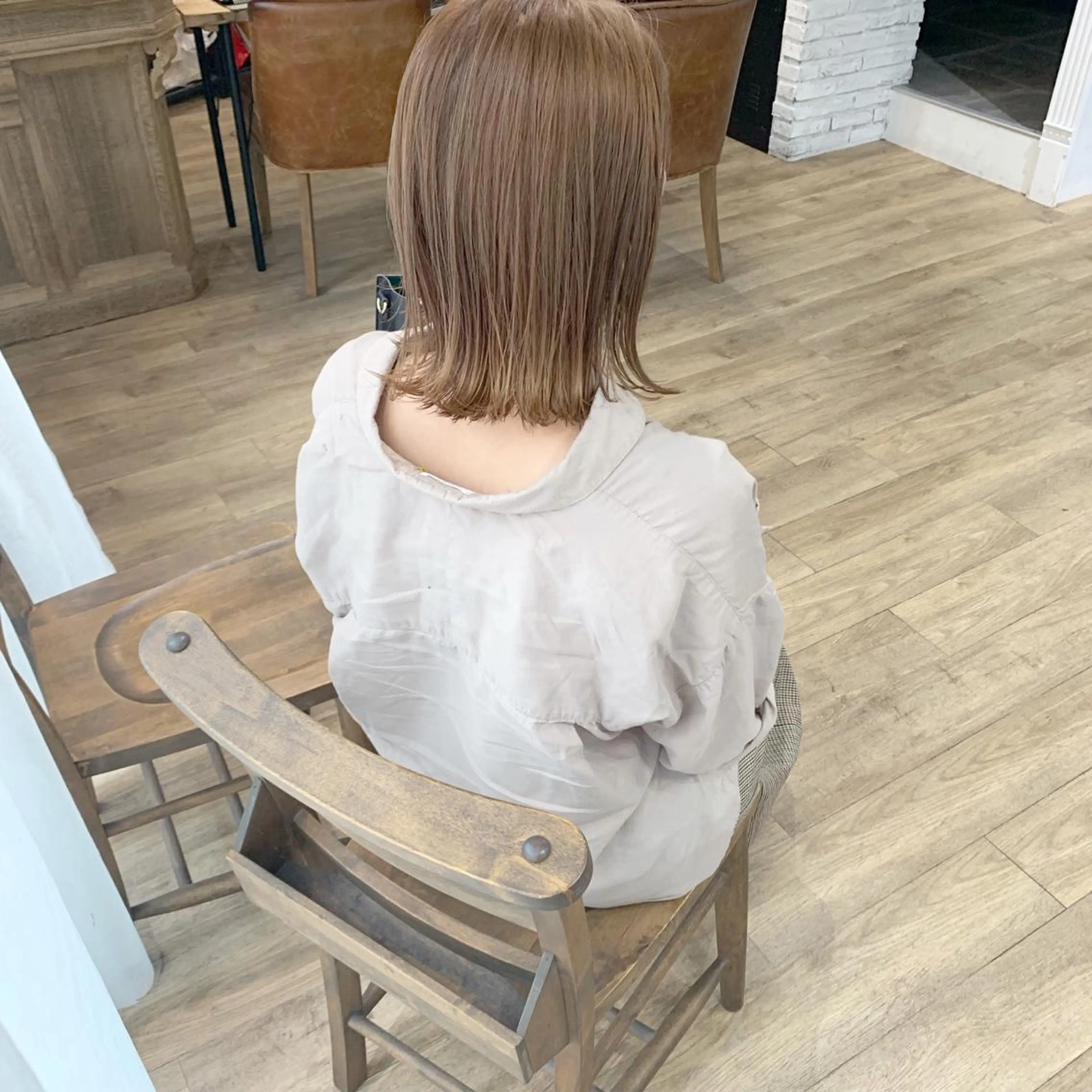 ミディアム REBECCA byCURACIONのヘアスタイル