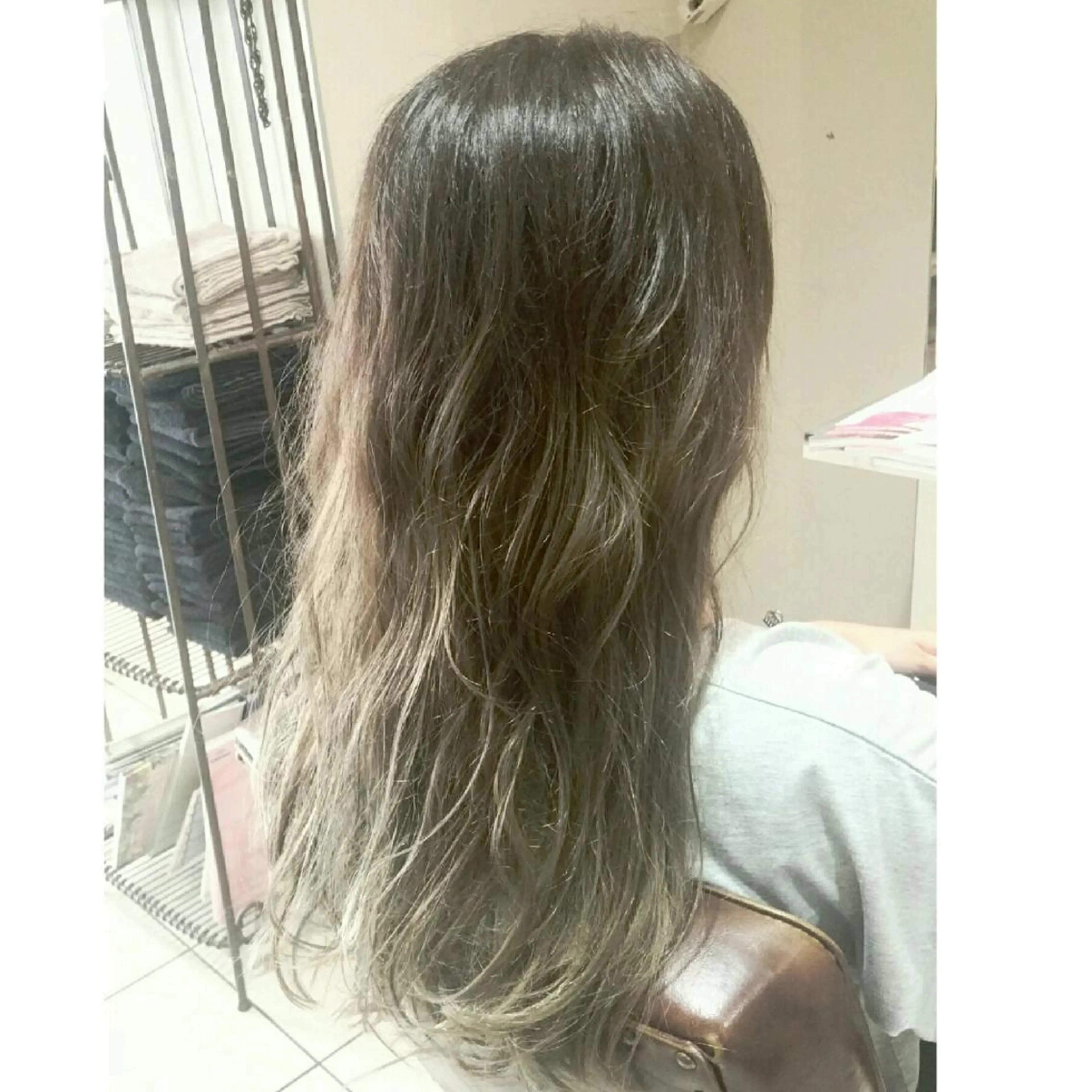 ロング カラー グラデーションカラー ショートヘア💫 ハイトーン西田拓馬のヘアスタイル