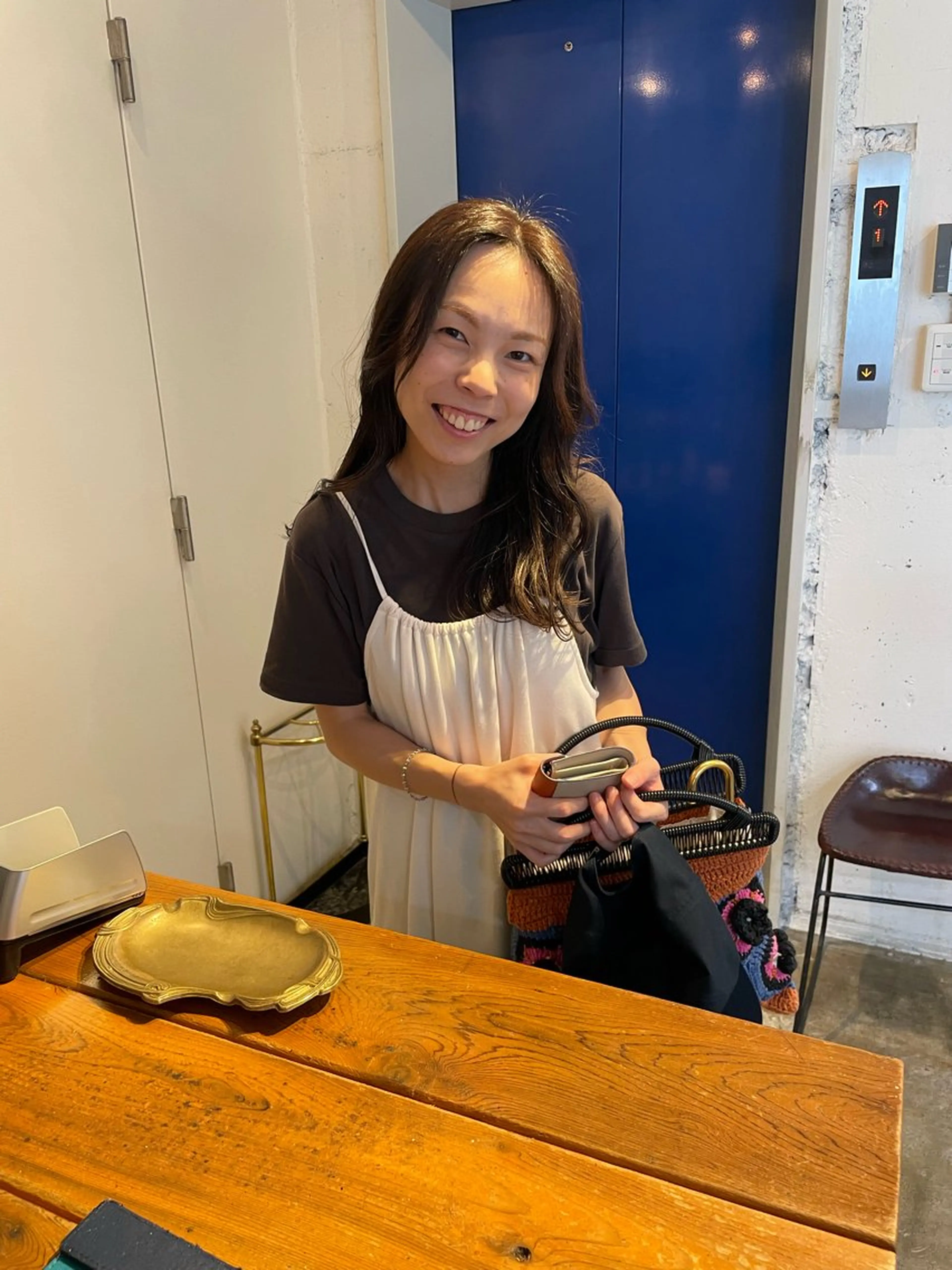 セミロング カラー グレージュ カット ヘアカラー トリートメント MIOベージュカラー 柔らかいカラーのヘアスタイル