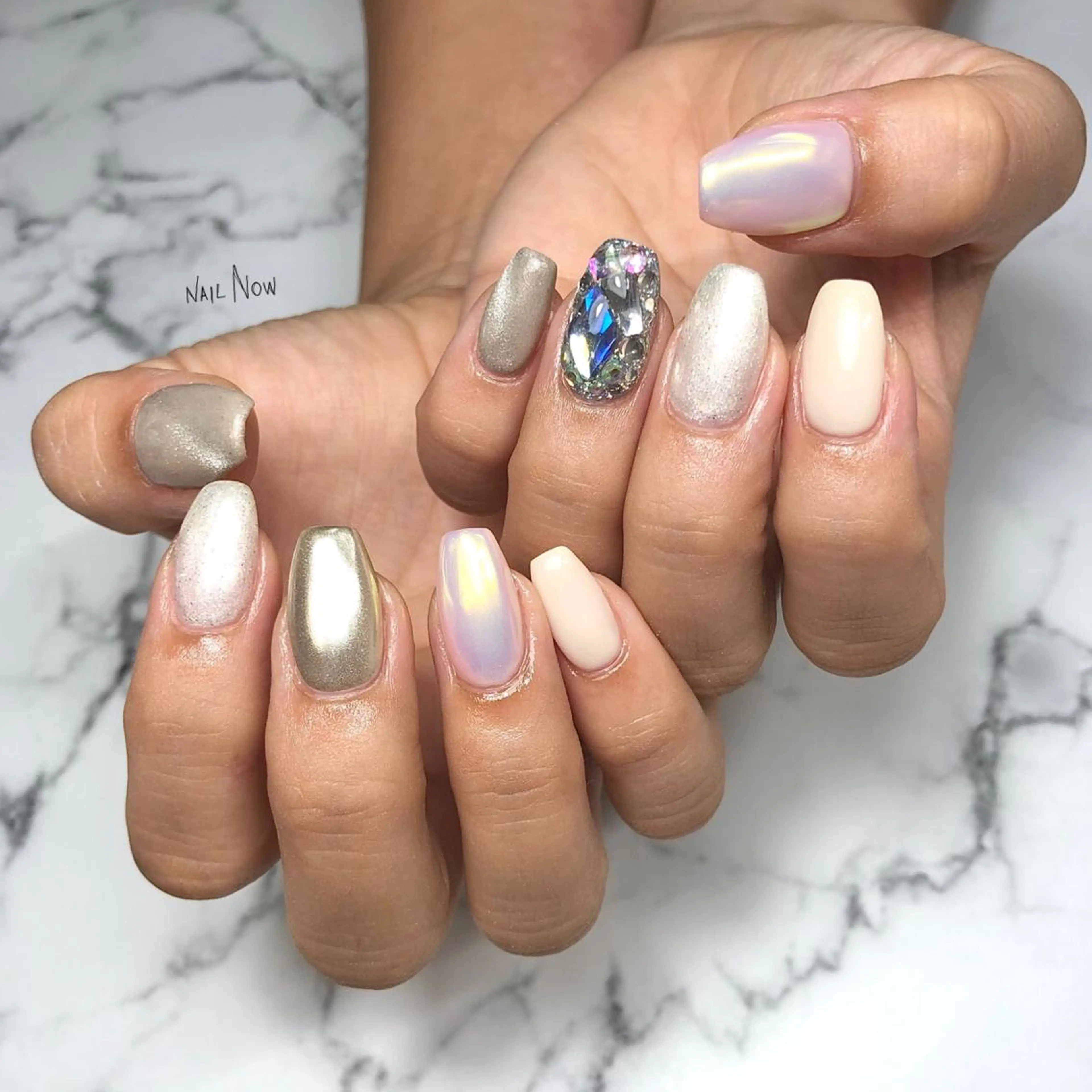 ネイル オーロラネイル ジェルネイル 韓国ネイル マグネットネイル ミラーネイル ハンドネイル NAIL NOWのネイルデザイン