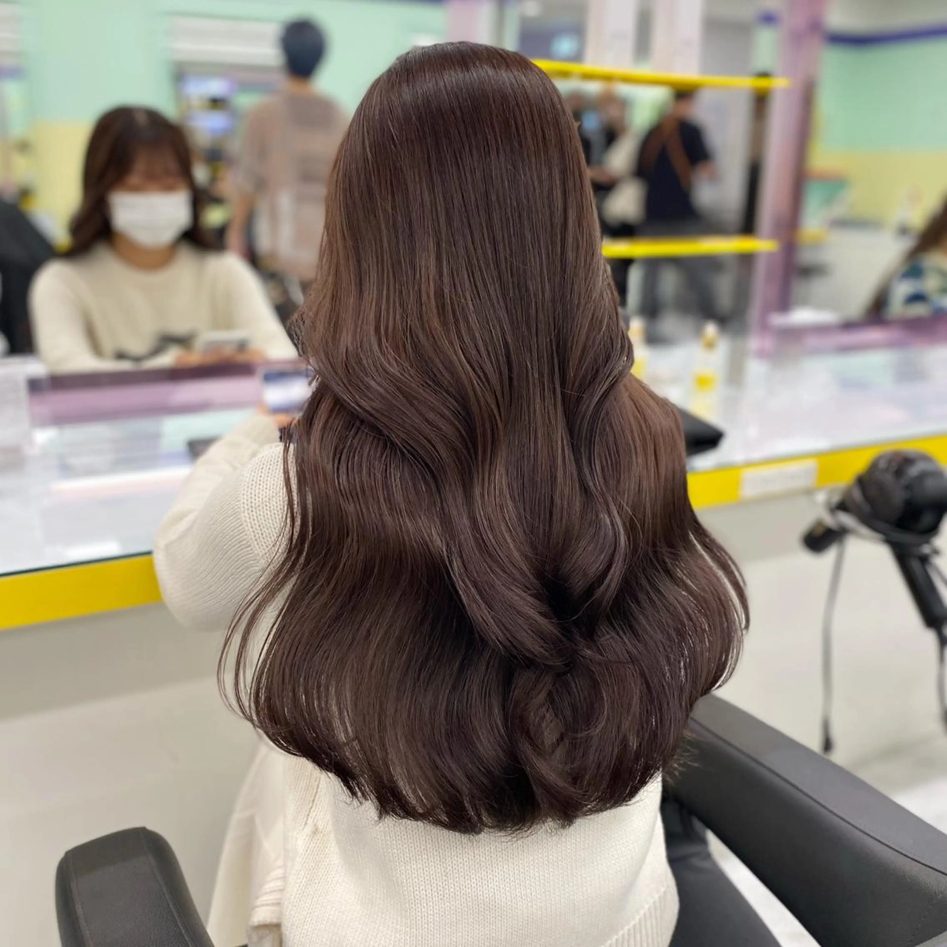 ロング カラー パーマ ヘアアレンジ メンズ キッズ ネイル マツエク・マツパ アイブロウ ブラウンカラー ココアブラウン カラーマツエク ブラウン ヘアカラー Lumo所属・💖横浜ブリーチなし 💖MIHOのヘアスタイル