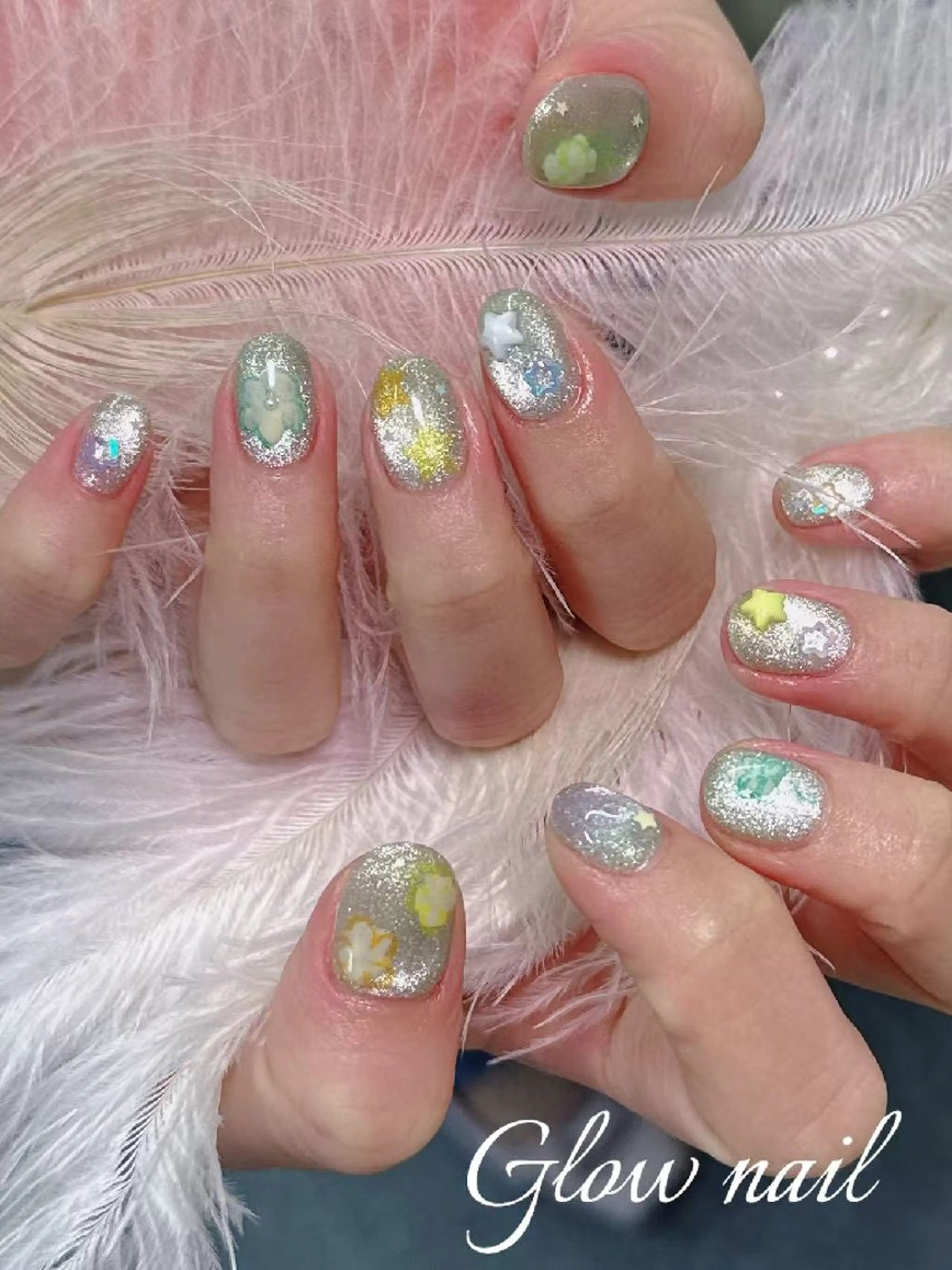 ネイル グロー ネイルのネイルデザイン