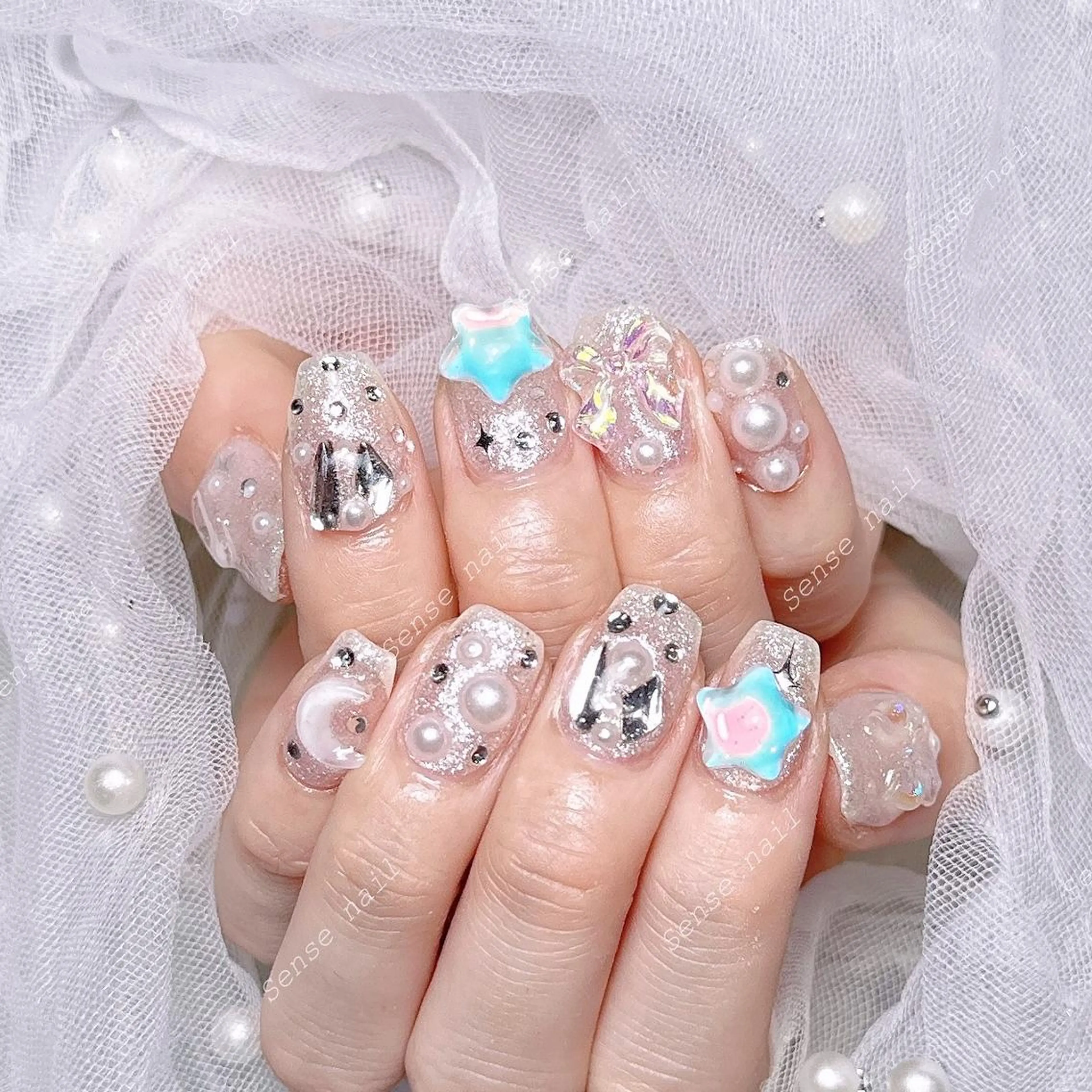 ネイル Queening 🦋のネイルデザイン