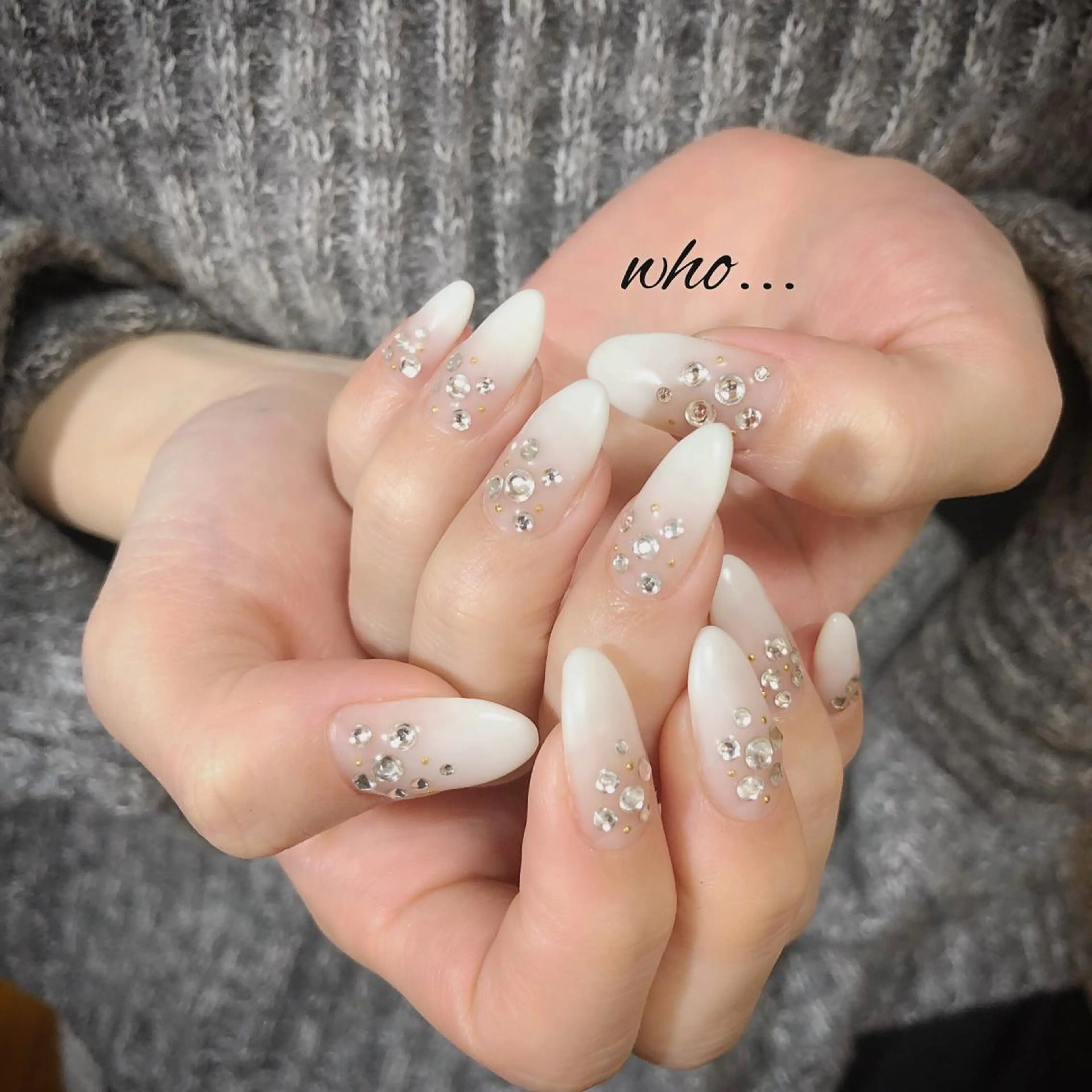 ネイル グラデーション ストーンネイル NailSalon who...所属・n. fumikoのネイルデザイン