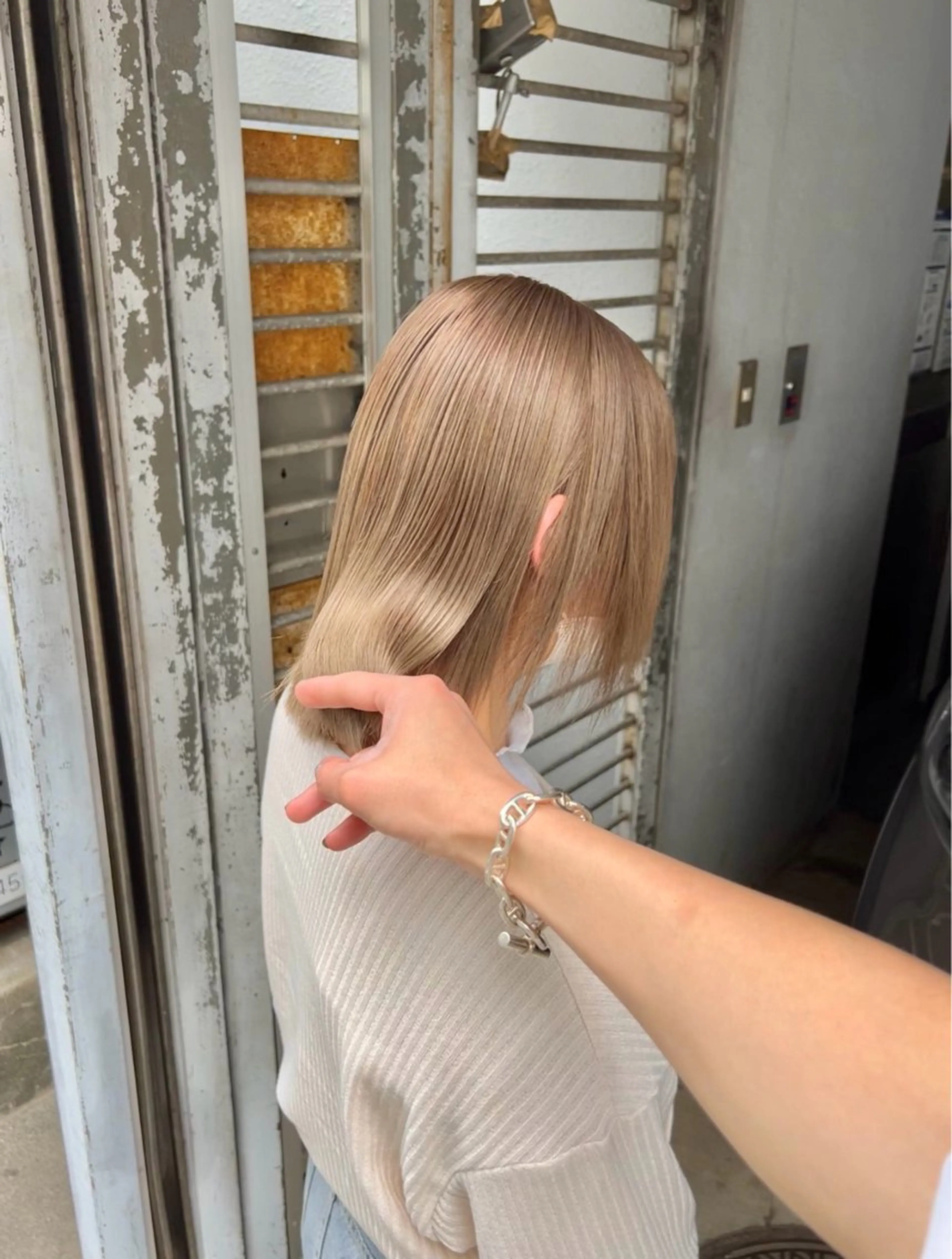 ショート カラー カット ヘアカラー ムラ修正💎 艶髪ハイトーン💎のヘアスタイル