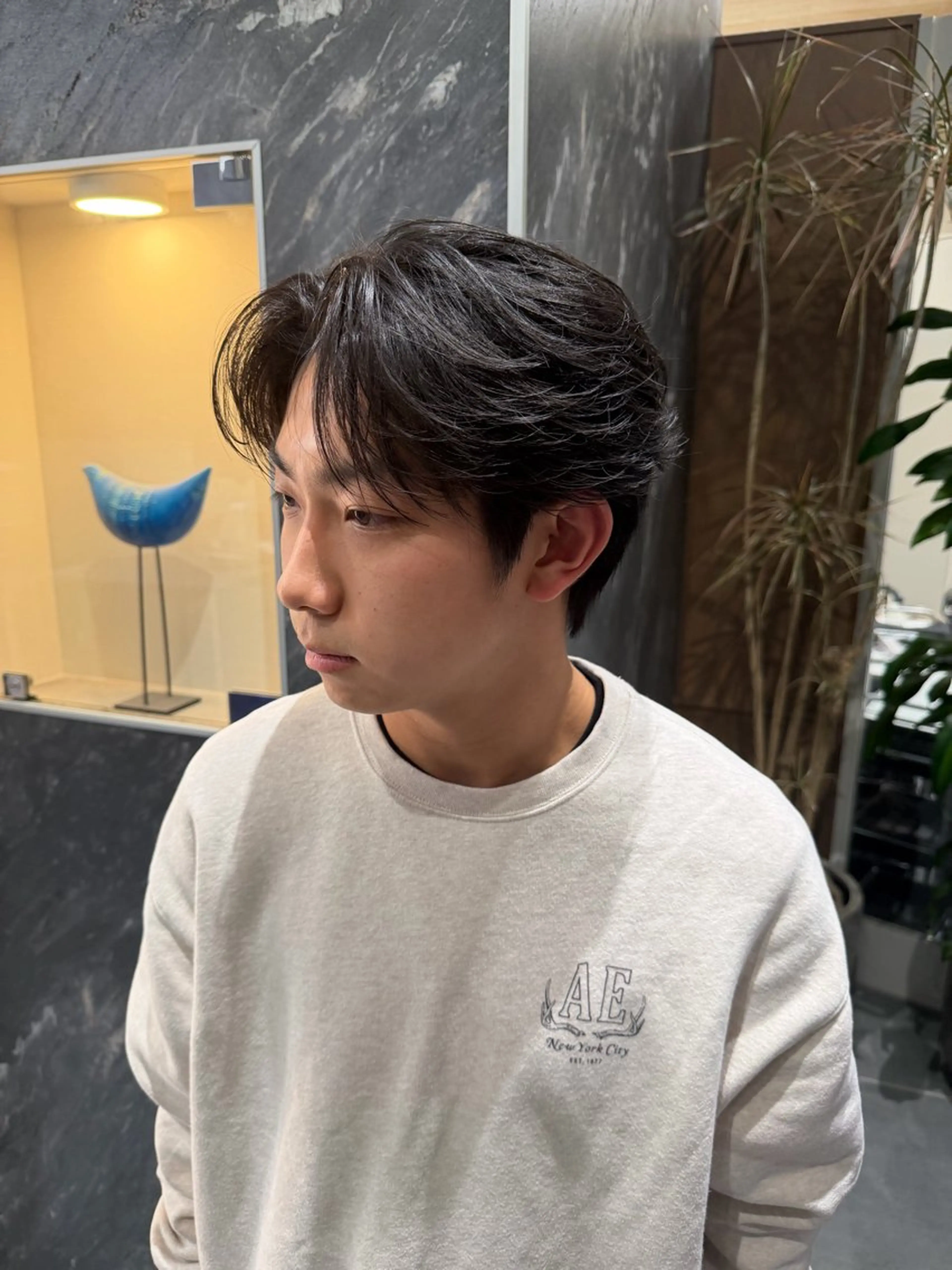 ミディアム パーマ メンズ ミディアムパーマ メンズパーマ ニュアンスパーマ カット パーマ SALOWIN 原宿 iori所属・🌟原宿指名No.1 センターパート⭐️のヘアスタイル