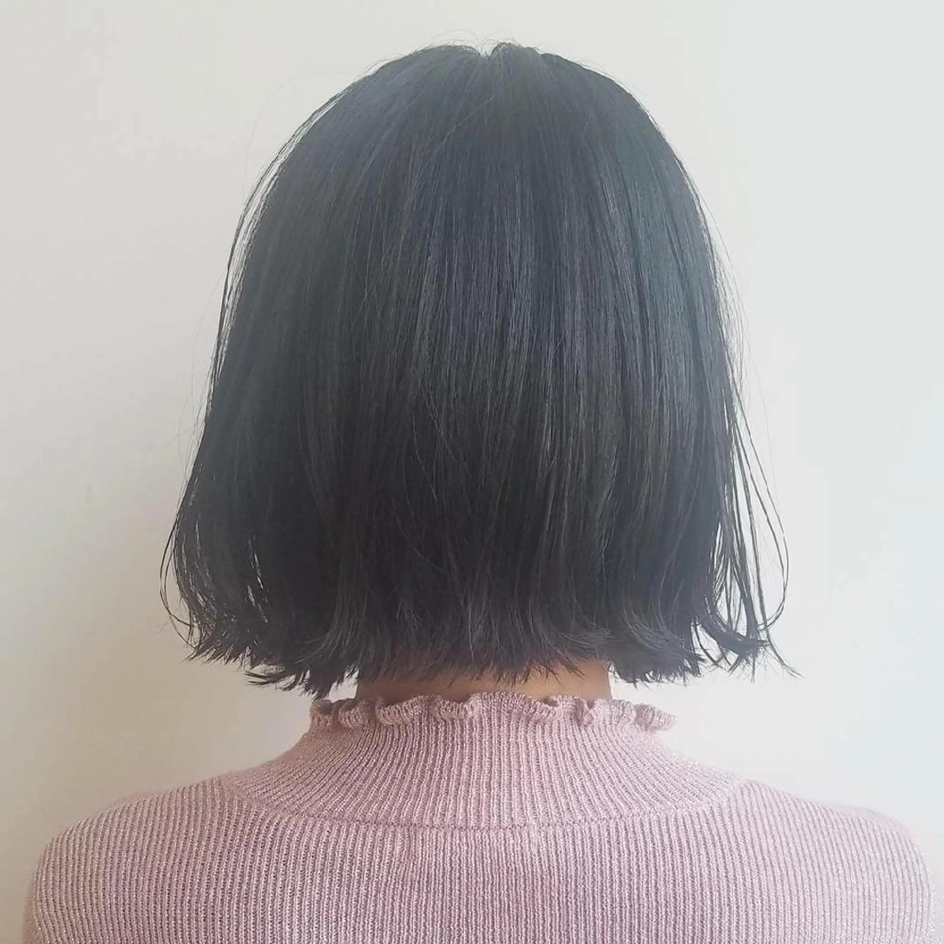 ショート カラー ブルーカラー ボブ iplus まつげ、眉毛、耳つぼのマツエク・マツパデザイン