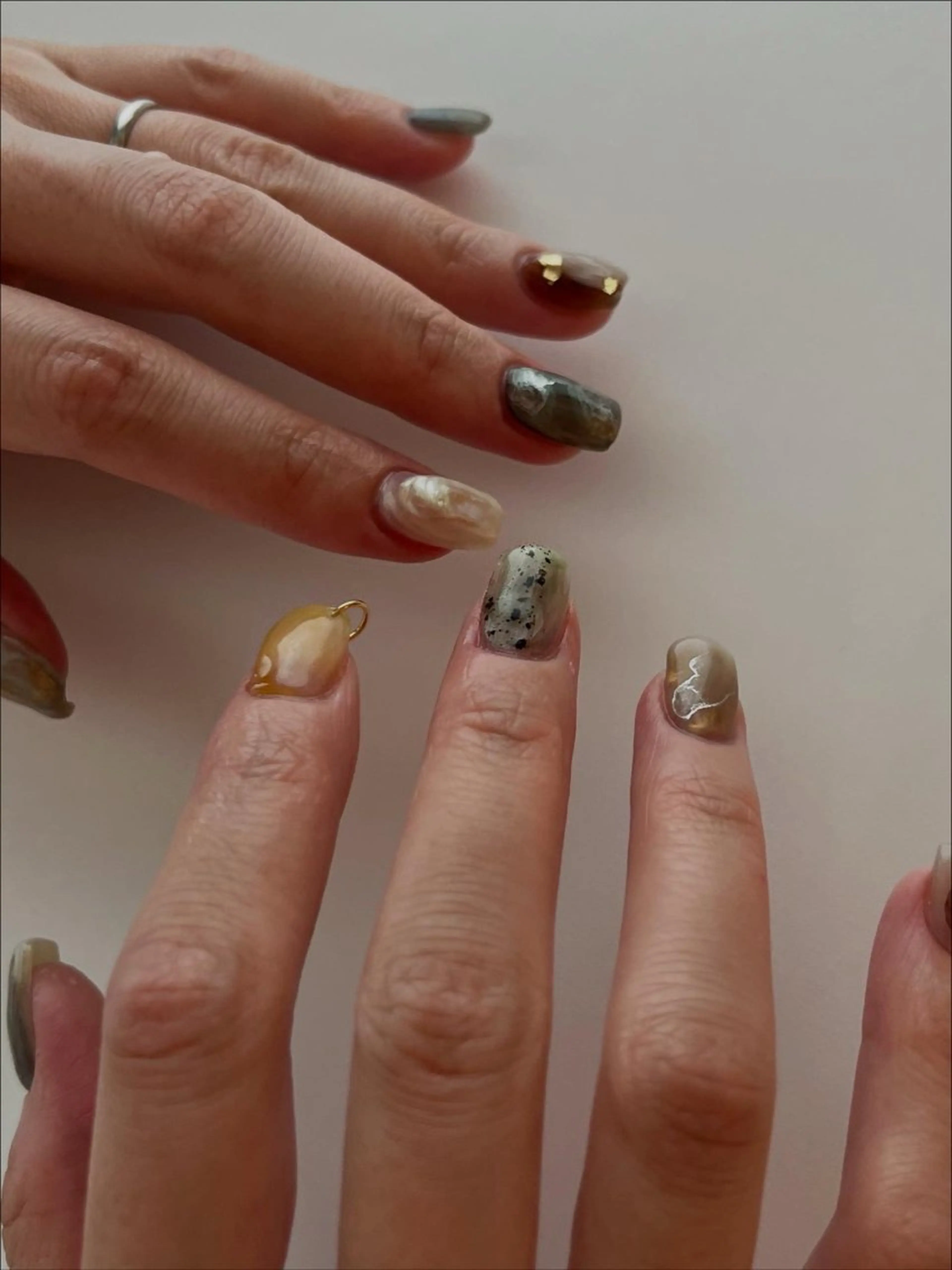 ネイル une／YUKINA 🫧大人nuanceのネイルデザイン