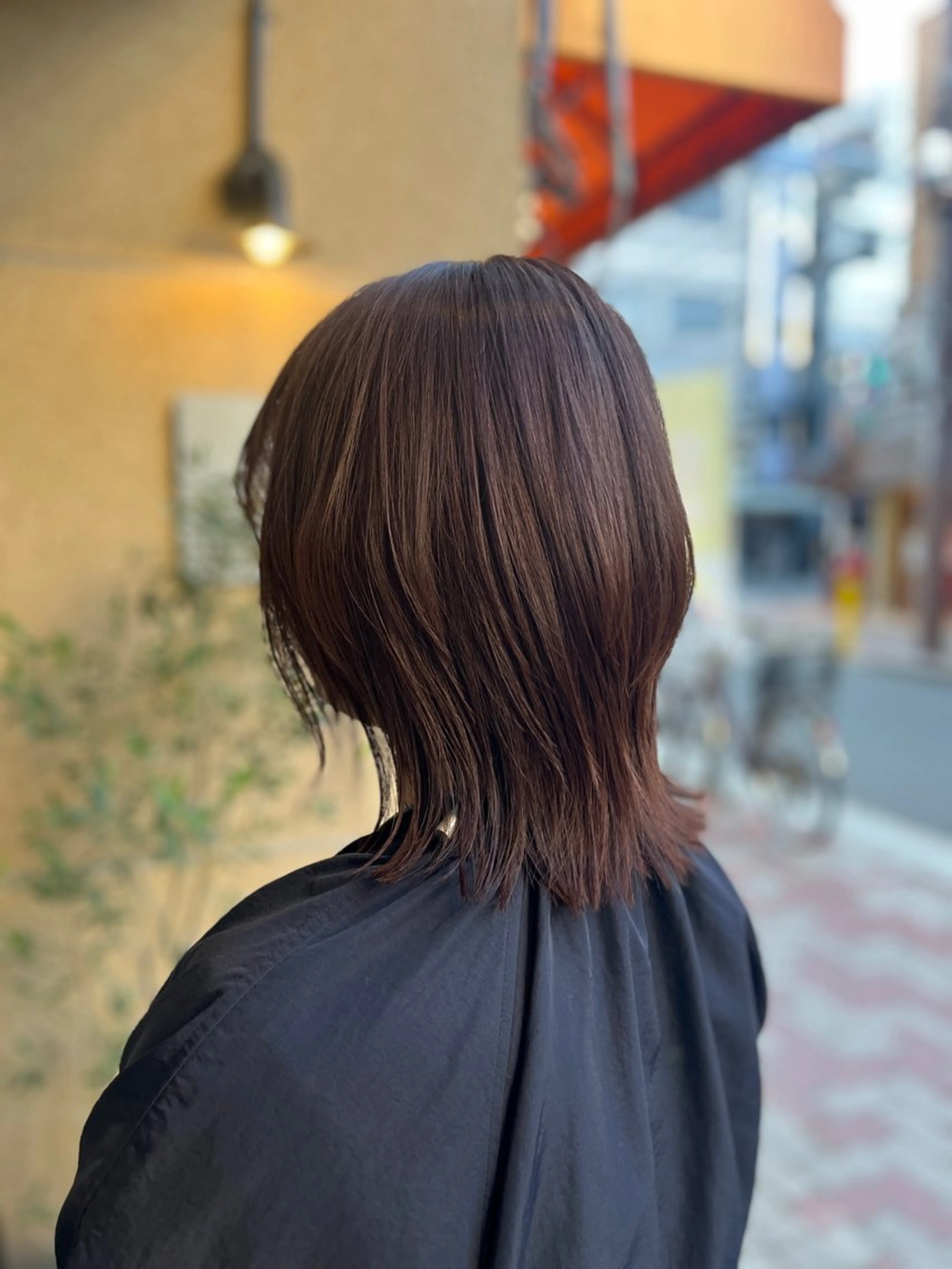 ミディアム アッシュ アッシュブラウン くびれヘア くびれレイヤー レイヤーカット hair salon lien所属・タブチ ヒナコのヘアスタイル