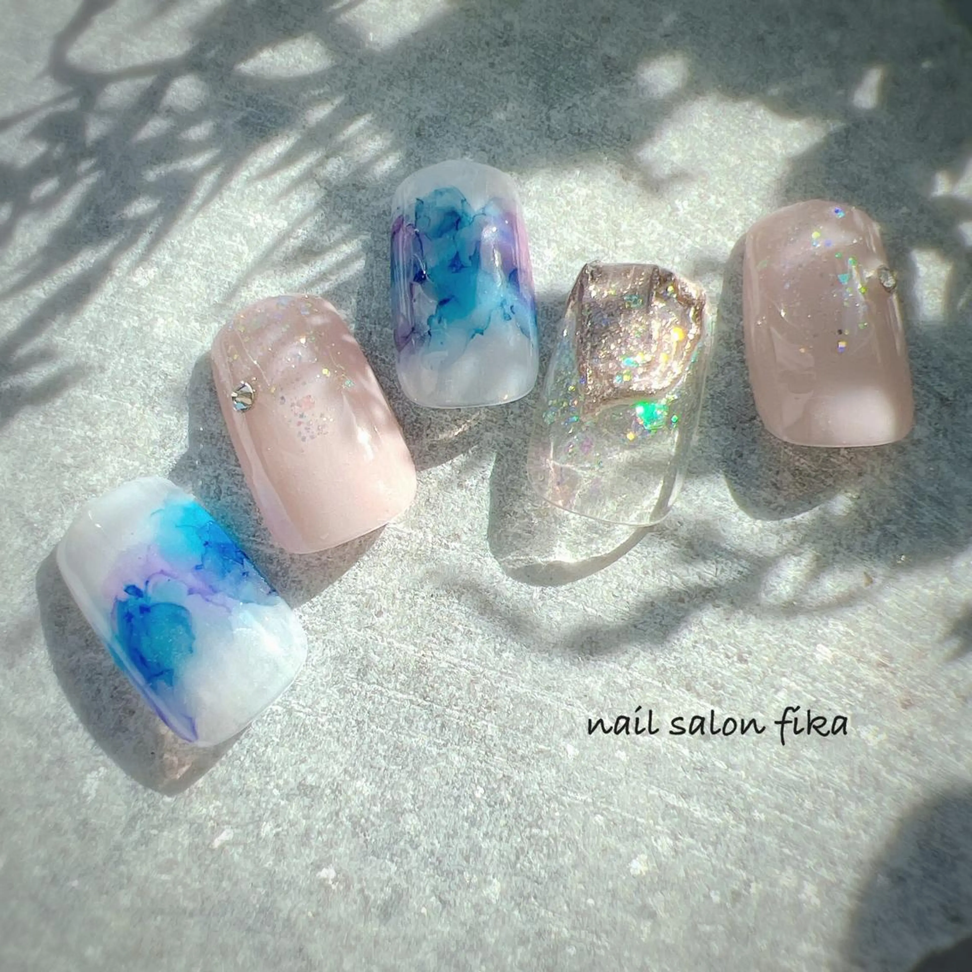 ネイル アートネイル キラキラネイル 夏ネイル nail salon fikaのネイルデザイン