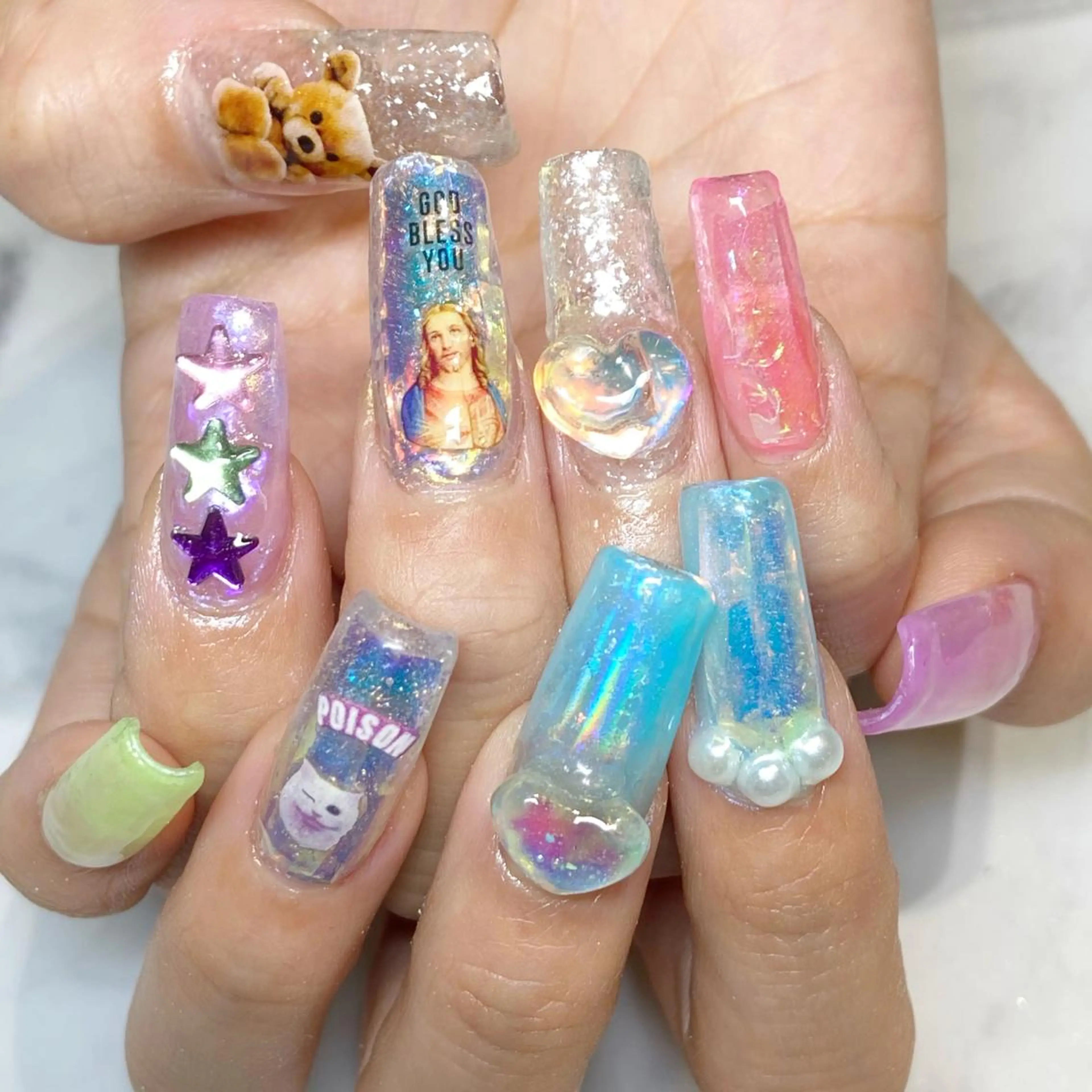 ネイル オーロラネイル 氷ネイル・うるうるネイル ミディアムネイル スクエアネイル ハンドネイル YUN 💅のネイルデザイン