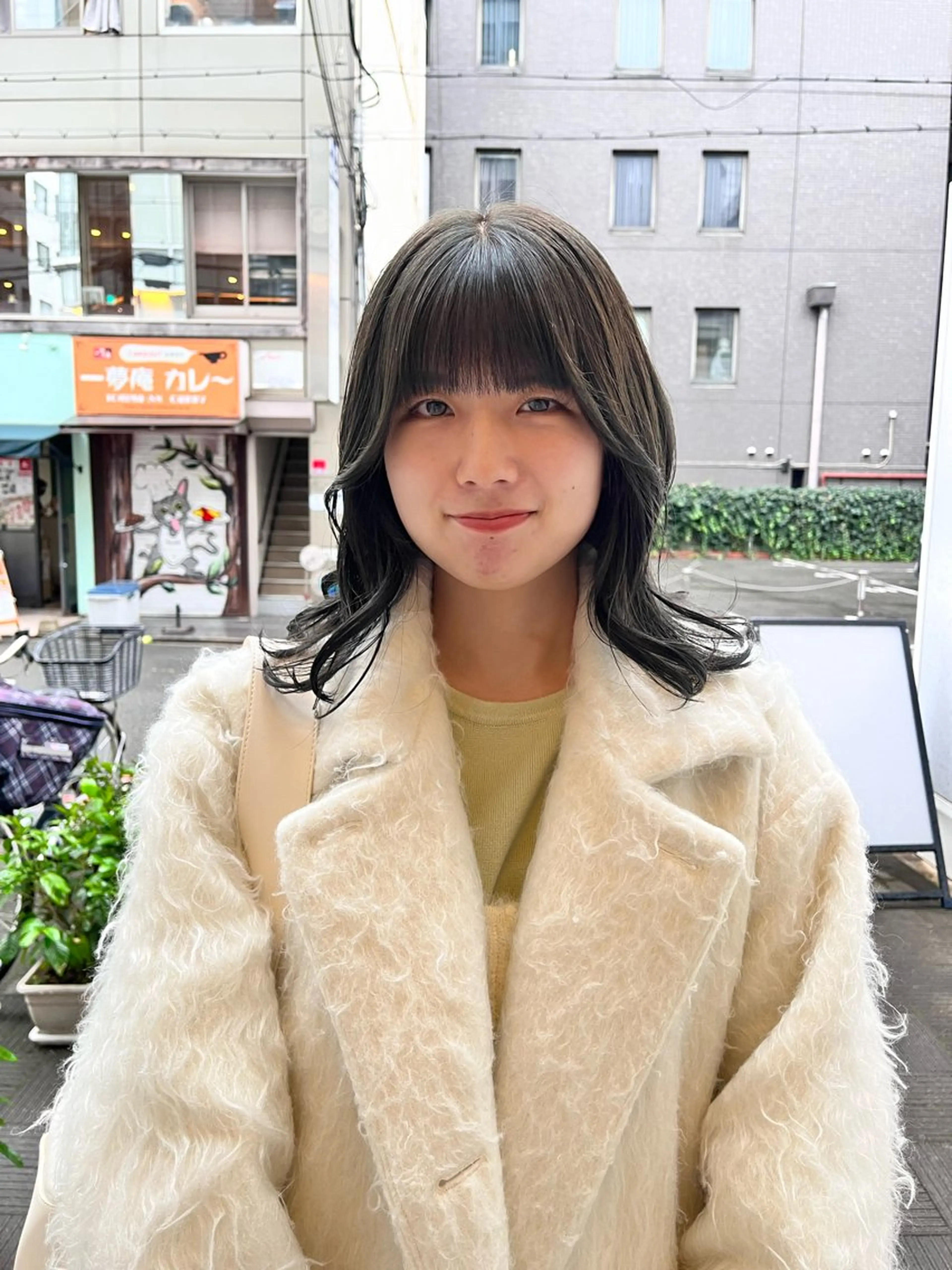 ミディアム カラー ブリーチ ダブルカラー ブリーチなしカラー オリーブグレー ヘアカラー トリートメント ショート/パーマ/ カラー/FUKOのヘアスタイル