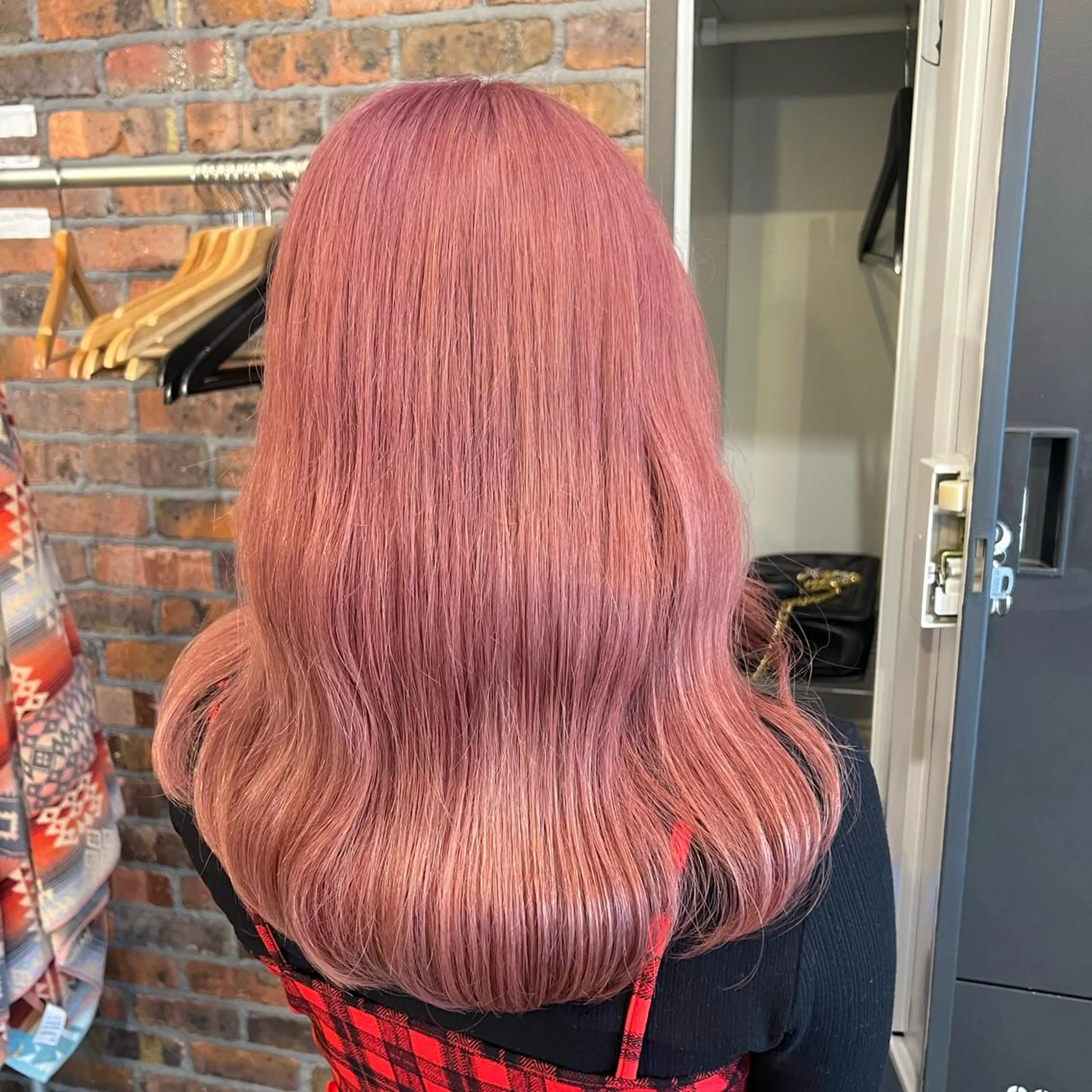 セミロング カラー ピンクカラー Rino kanayama所属・Rino 金山 ／ 宮澤 萌のヘアスタイル