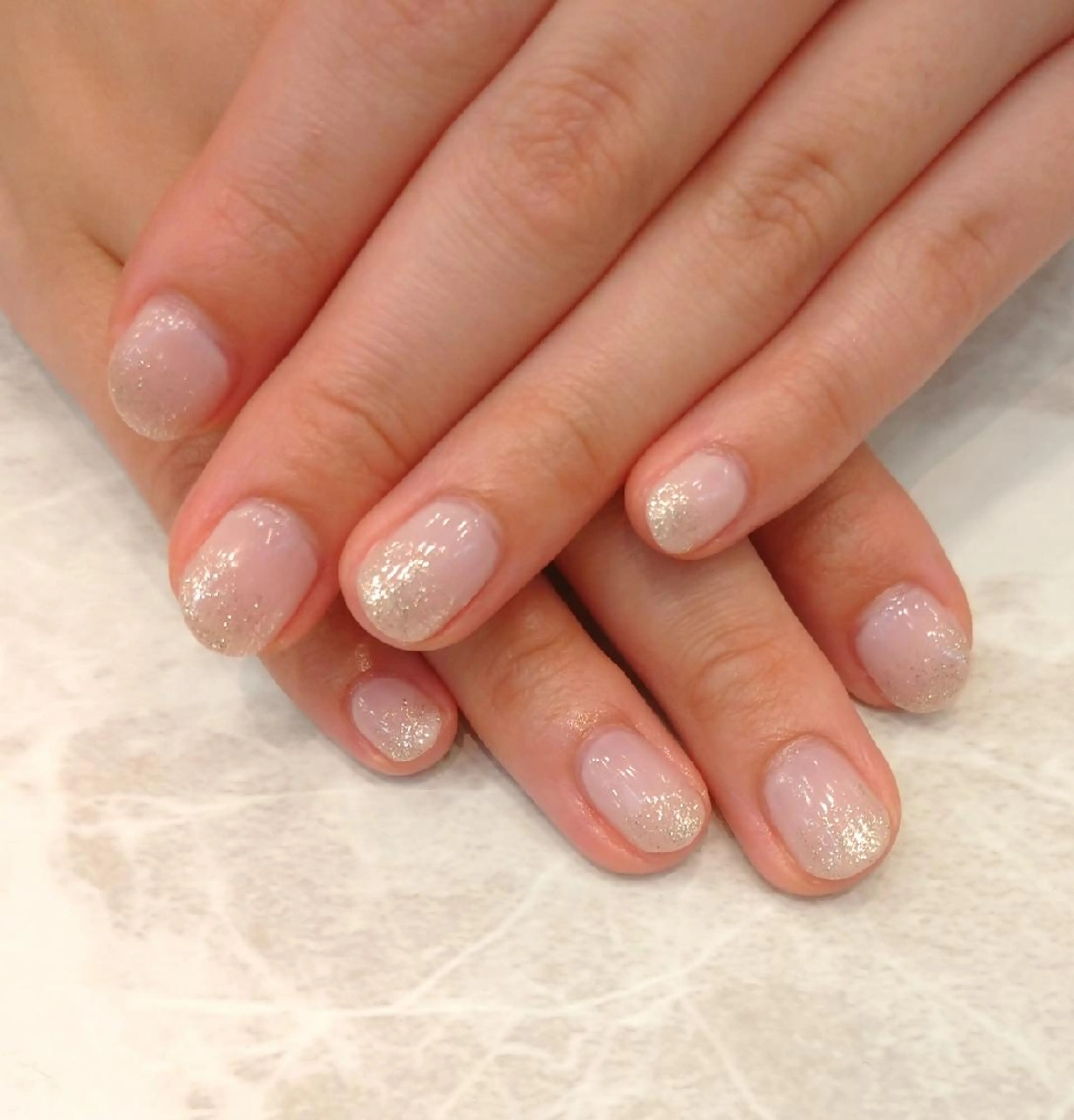 ネイル ジェルネイル ラメ(グリッター) オフィスネイル ワンカラーネイル パラジェル ハンドネイル 會田 瑠衣のネイルデザイン