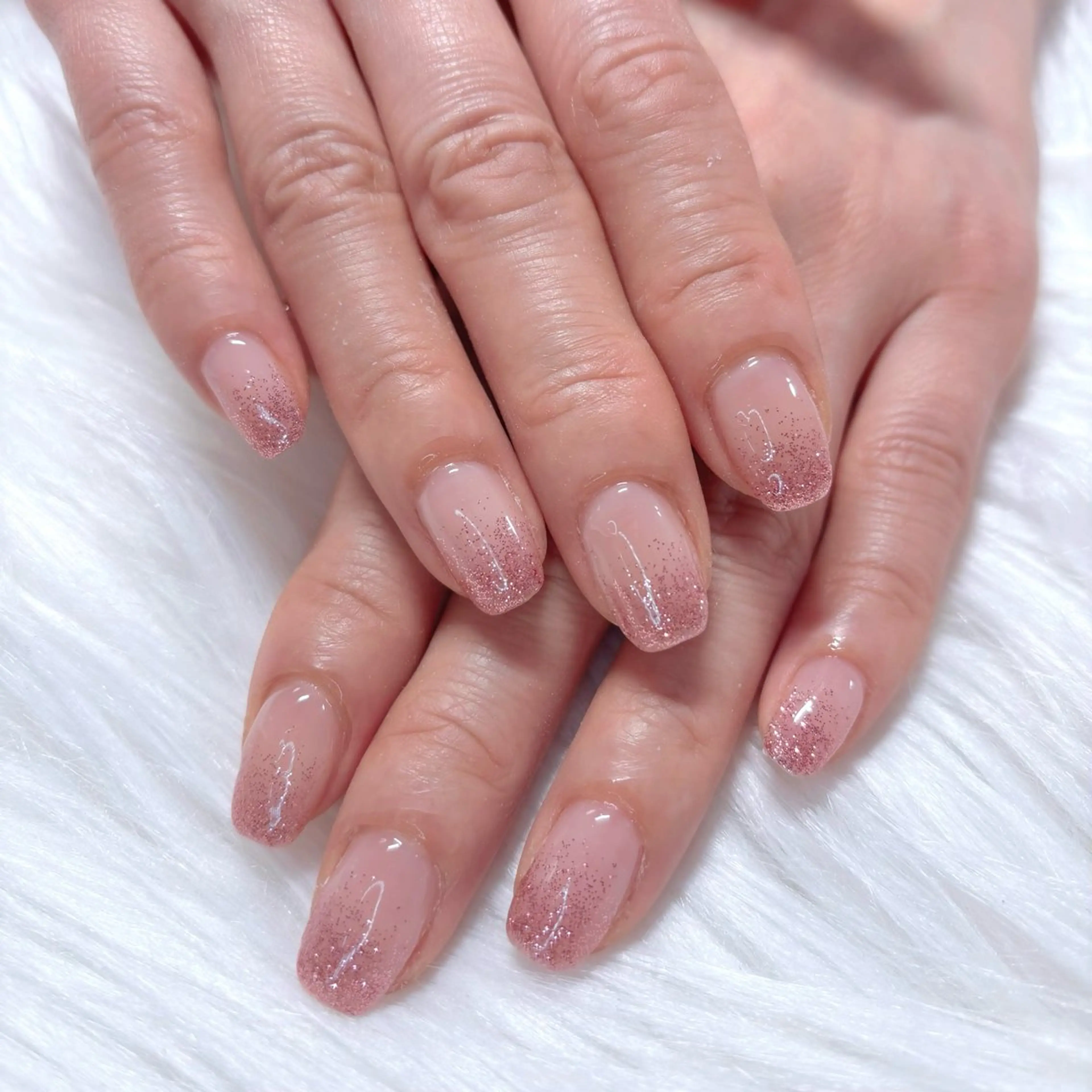 ネイル ジェルネイル グラデーション キラキラネイル ラメ(グリッター) ラメグラデーション ハンドネイル Noix nailのネイルデザイン