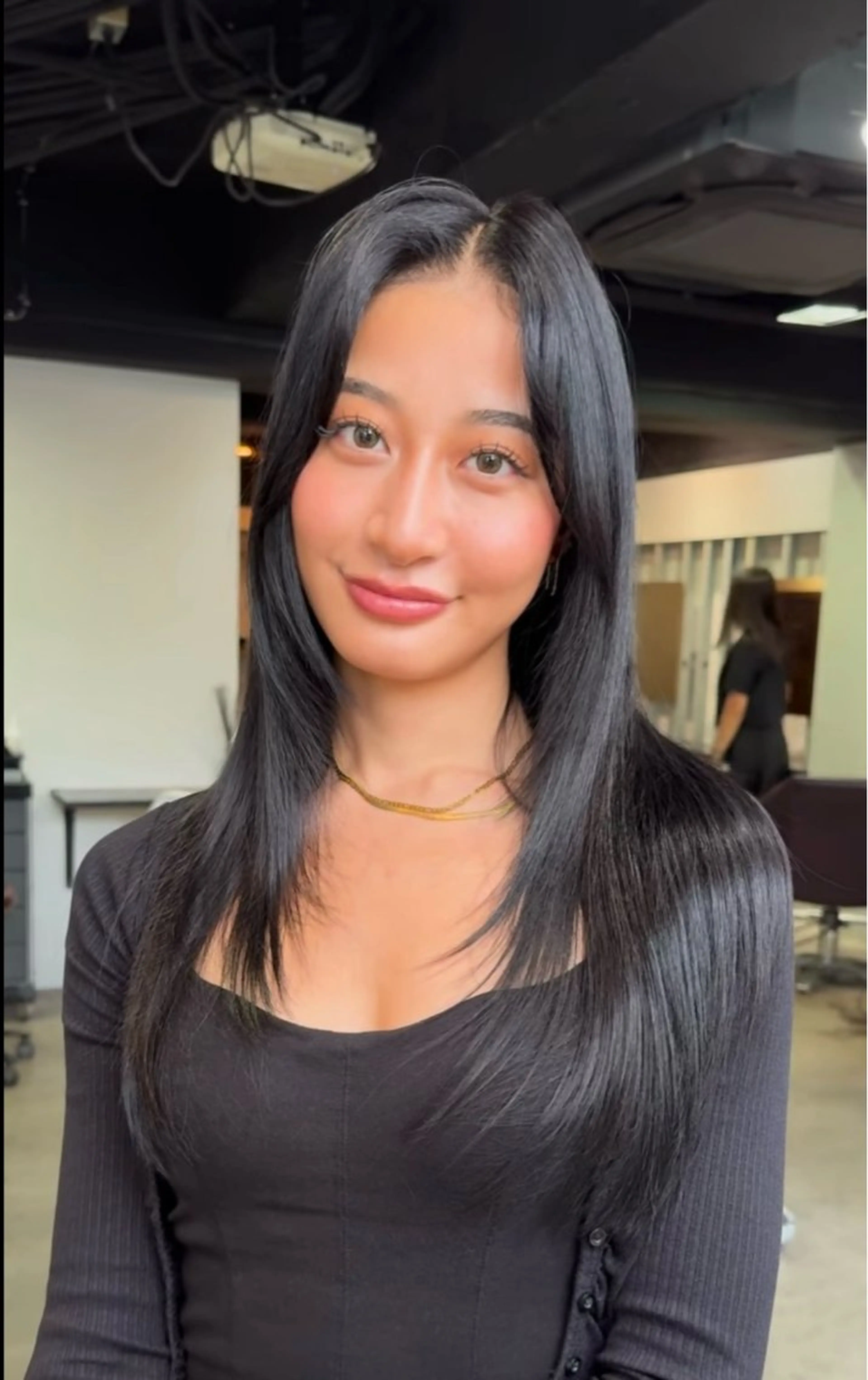 セミロング カラー 透明感カラー グレージュ レイヤーカット カット ヘアカラー トリートメント ヘアセット 韓国レイヤー/ツヤ髪 🤍kosuke🤍のヘアスタイル