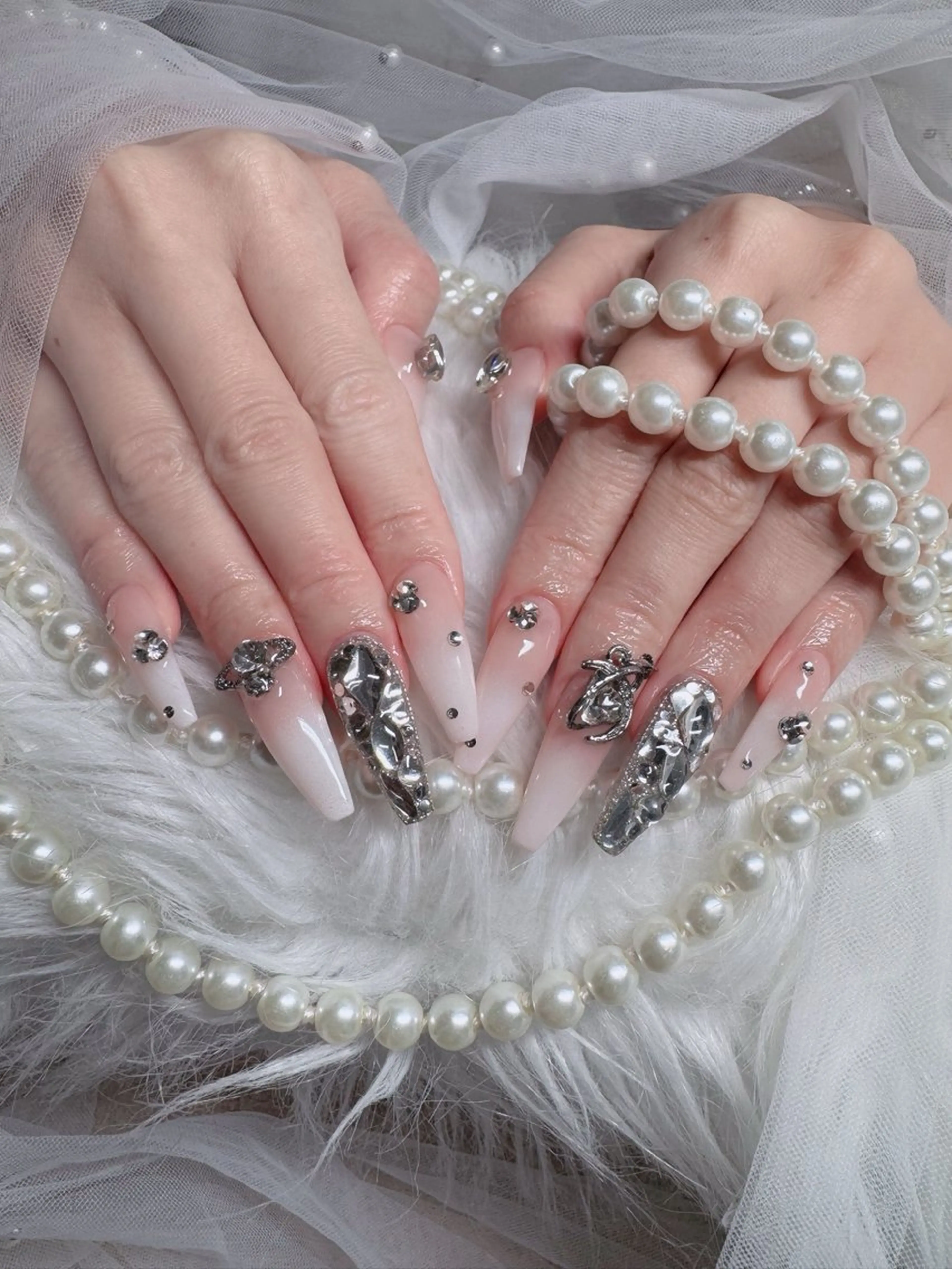 ネイル オーロラネイル フレンチネイル ジェルネイル ハロウィン キラキラネイル ハンドネイル H.baby Nail Salonのネイルデザイン